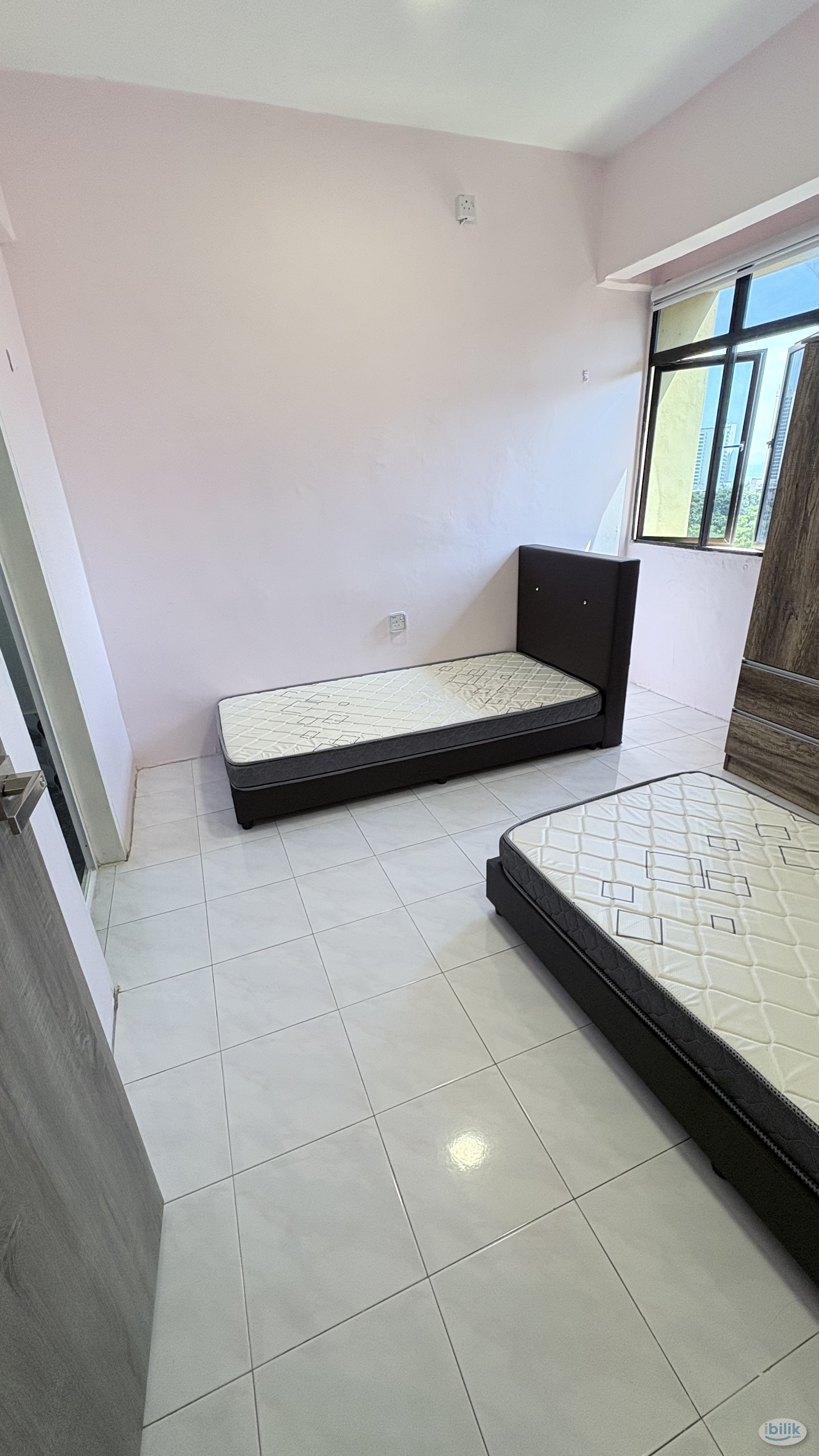 Tanjung Bungah Tiara View - Master room to rent (female only) - Image 3