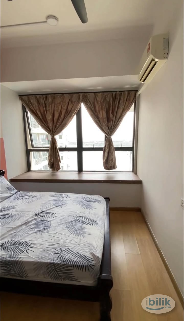 Country Garden / Danga Bay / Female unit only / RM1200 / Attach own toilet / low deposit - Image 2