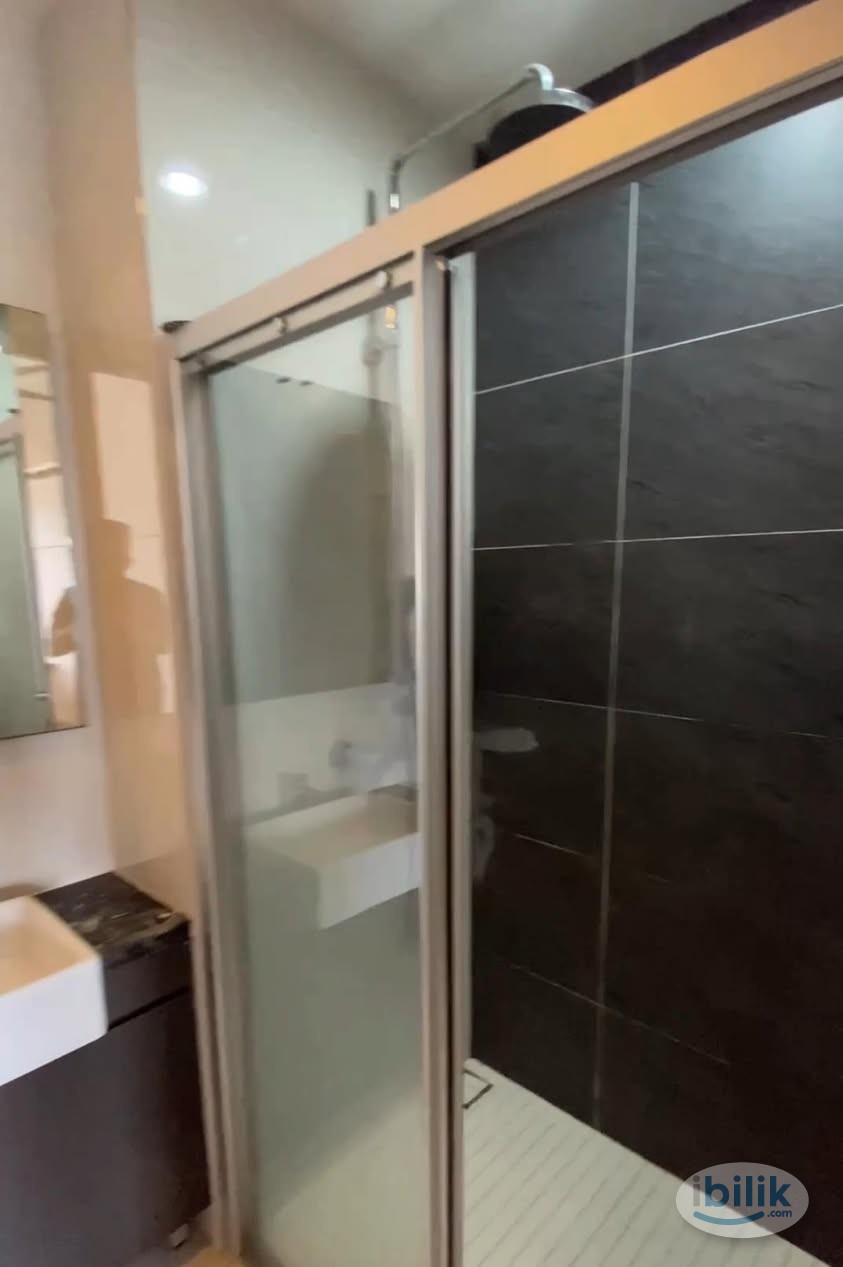 Country Garden / Danga Bay / Female unit only / RM1200 / Attach own toilet / low deposit - Image 4