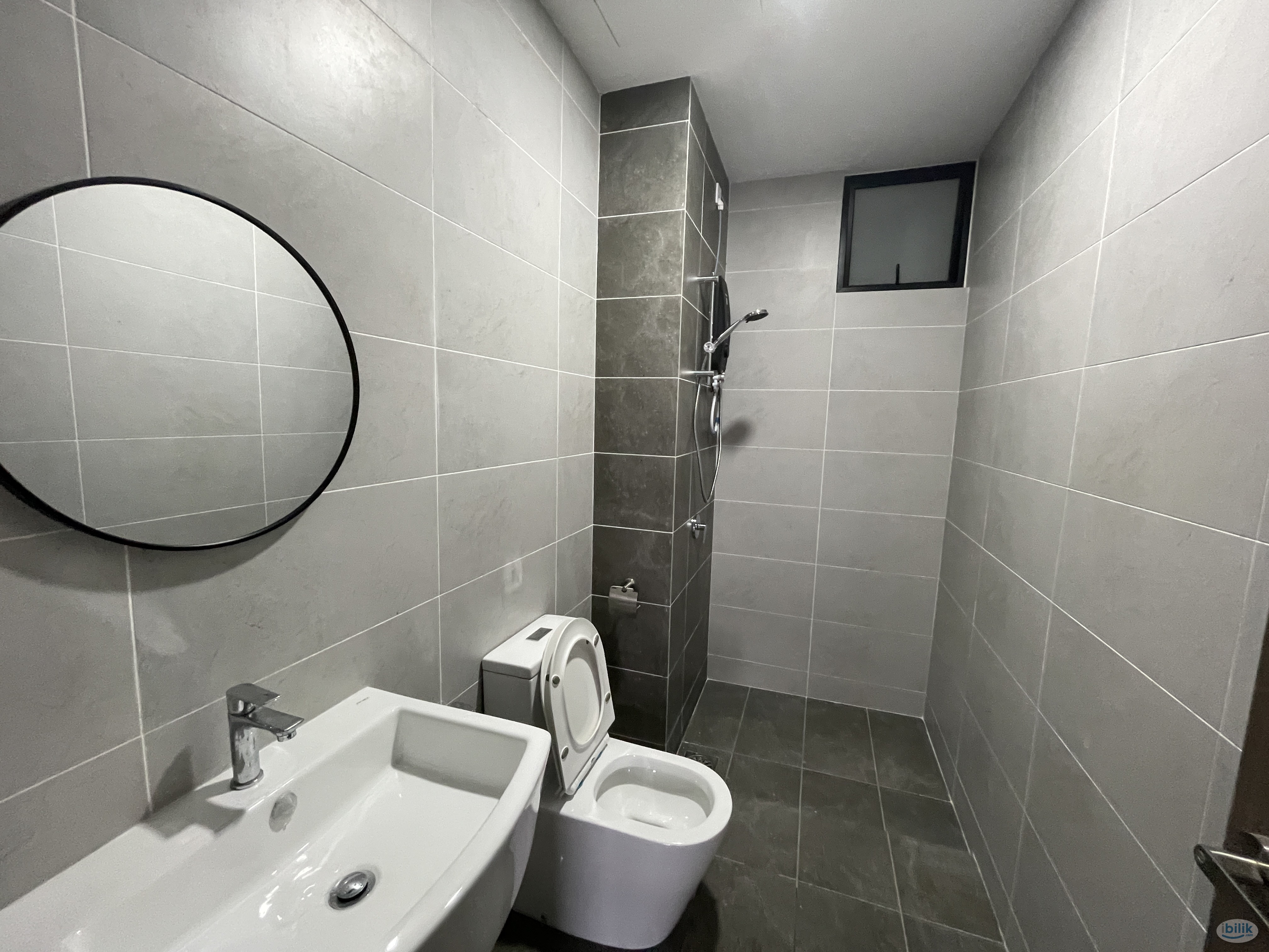 Twin Tower Single Room For Rent / Walking to CIQ 5min - Image 5
