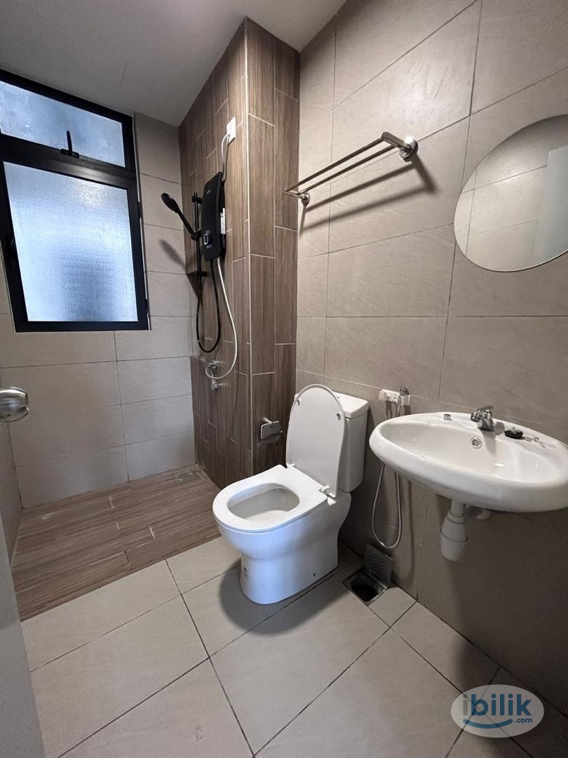 Riana South, Alam Damai @ UCSl | Female Unit | Balcony Room for Rent - Image 4