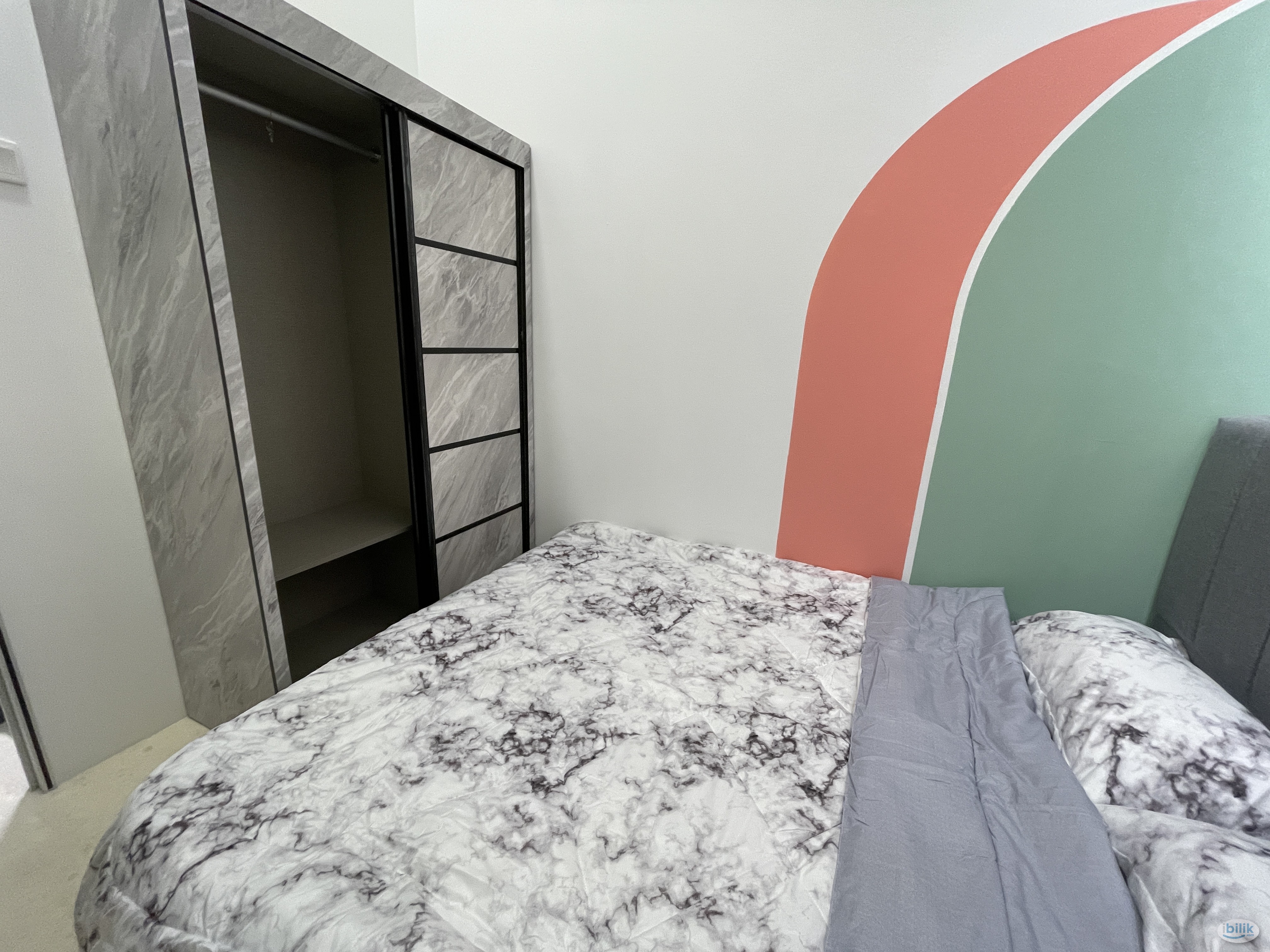Walking 5 Min to CIQ Middle Queen Bedroom For Rent - Image 1