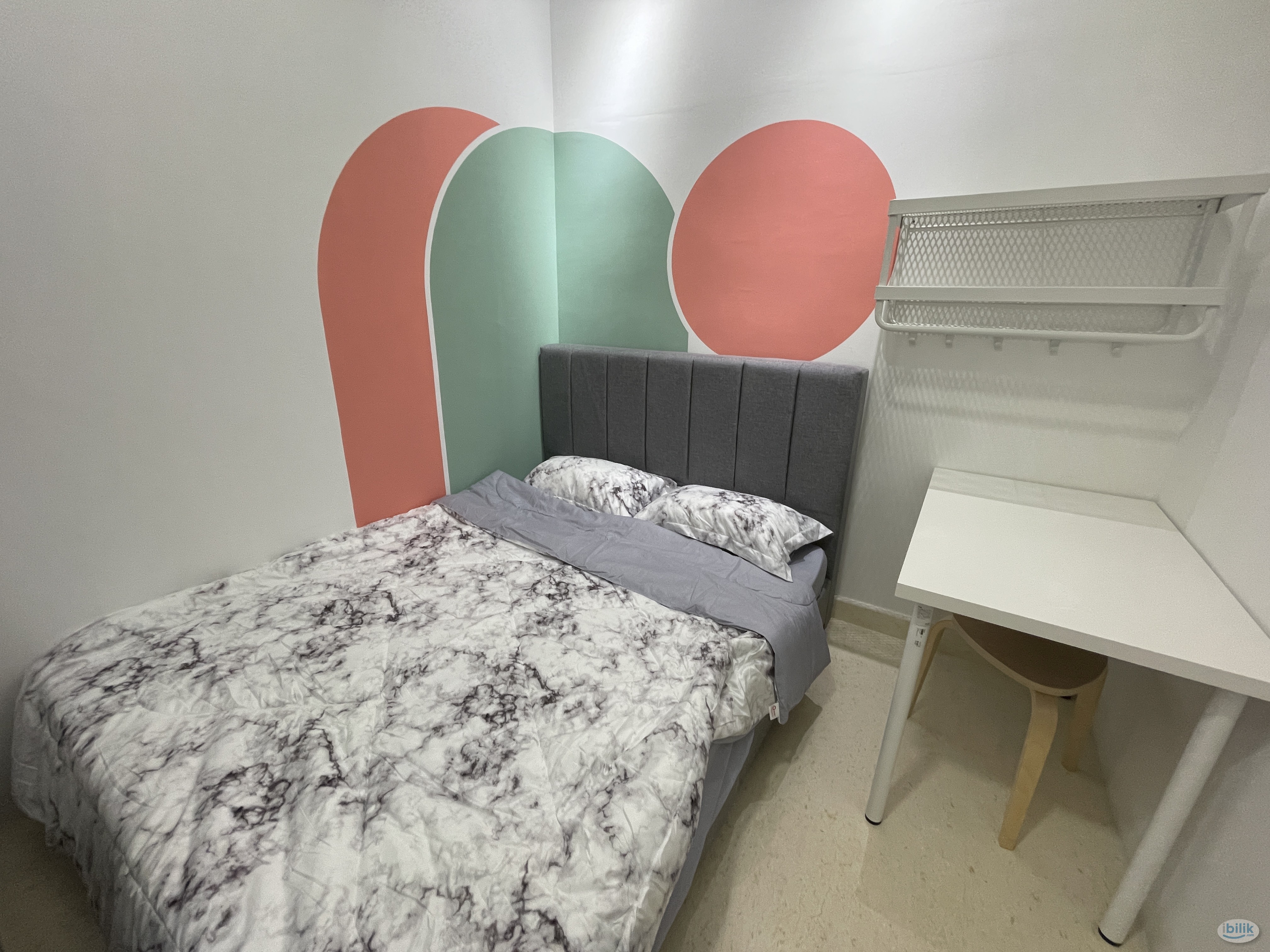 Walking 5 Min to CIQ Middle Queen Bedroom For Rent - Image 2