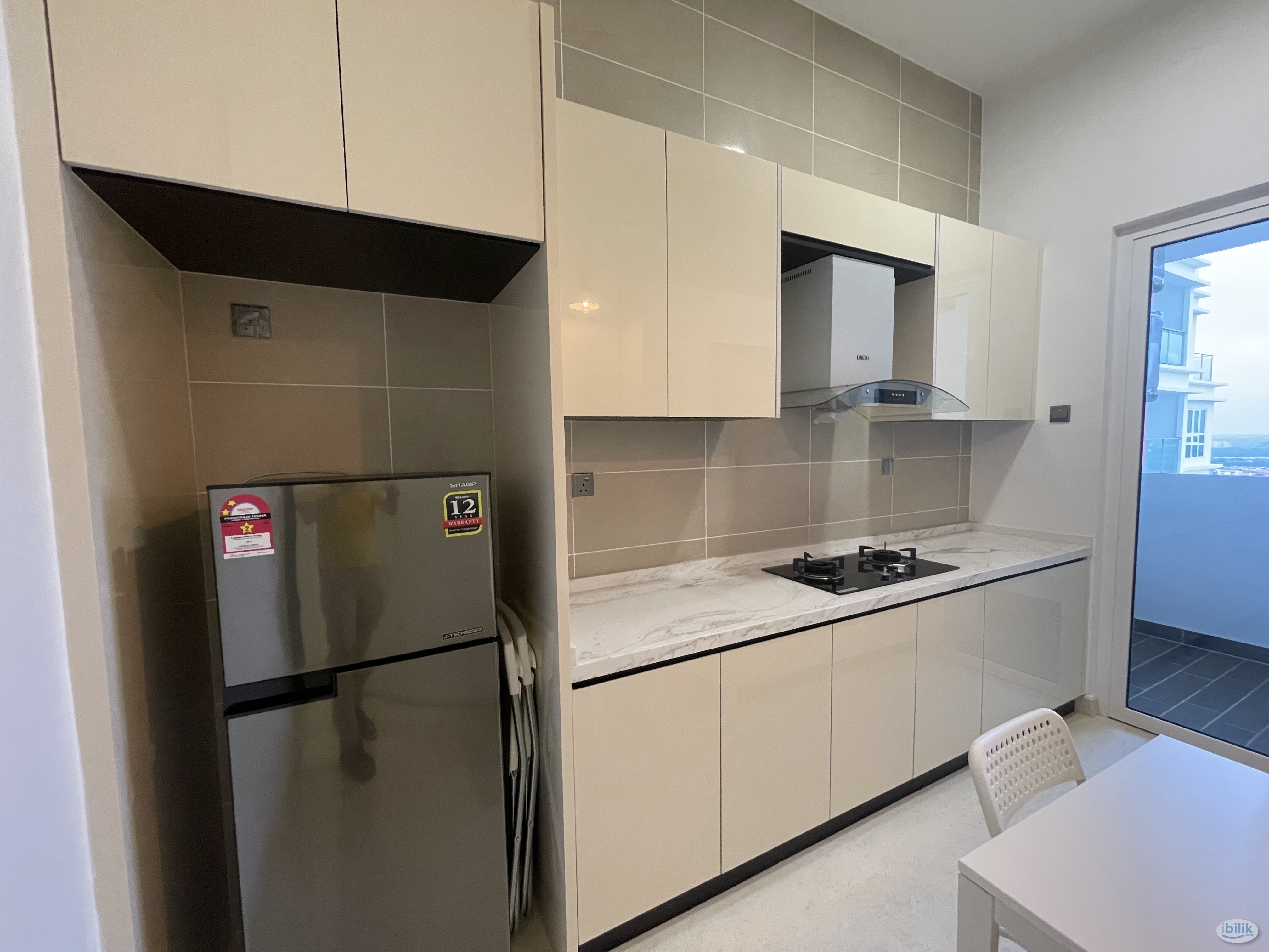 JB Tri Tower Room For Rent Walking CIQ 5 min - Image 1