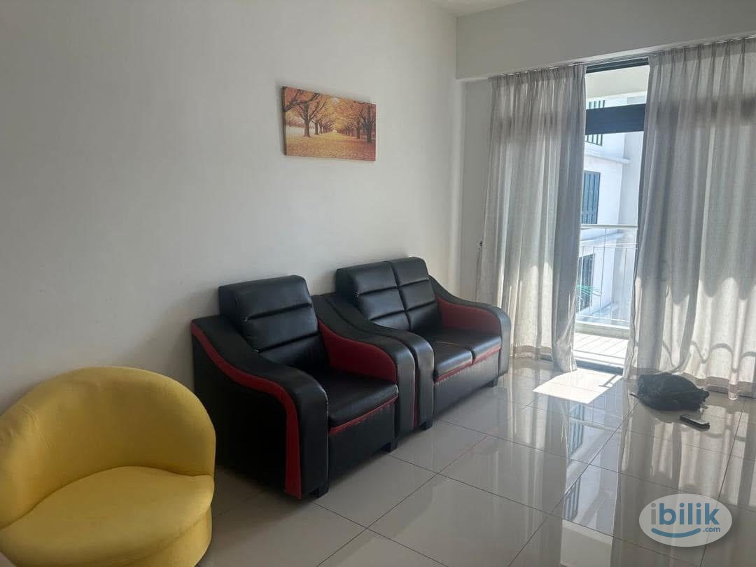 Master Room at Promenade Residence, Bayan Baru - Image 4