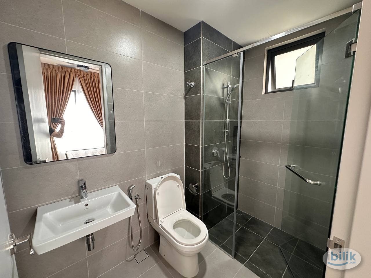 Master Room at Residensi Riamas, Kuala Lumpur - Image 4