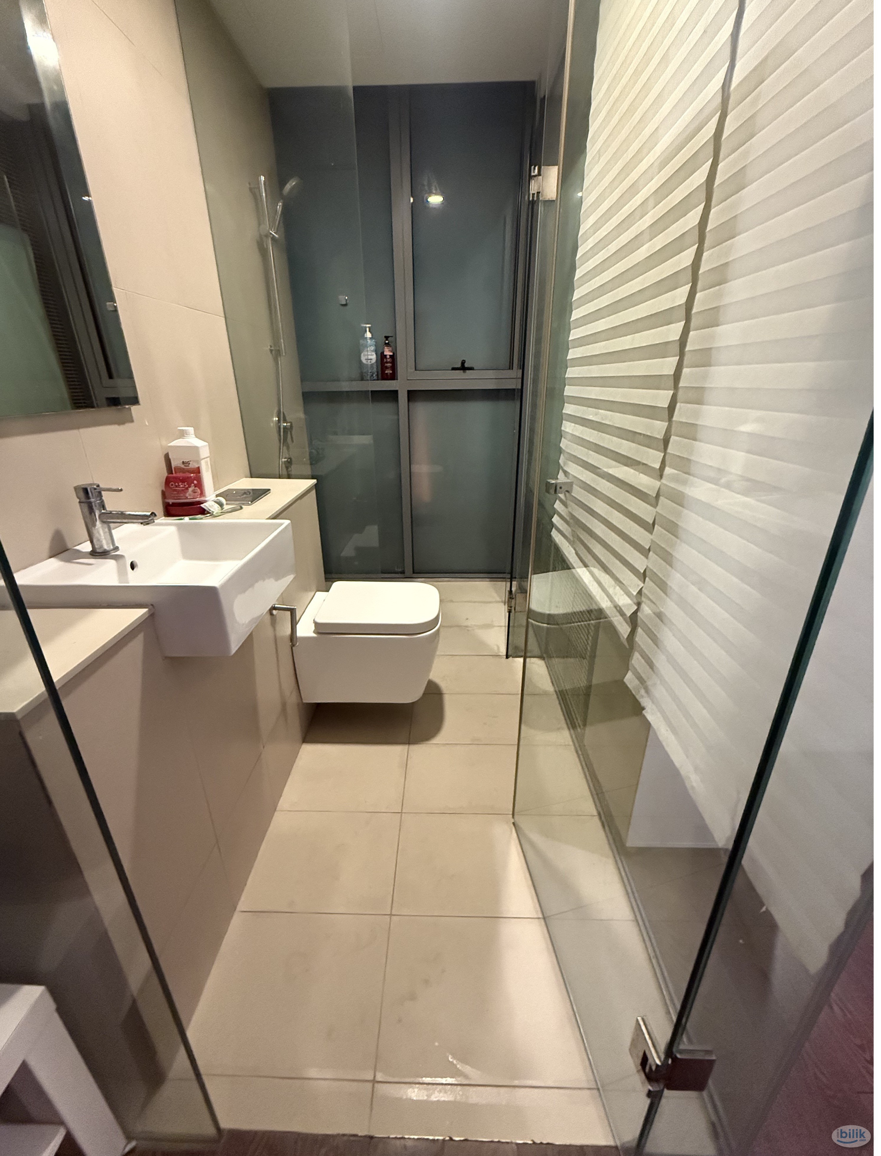 Middle room for rent - Image 2