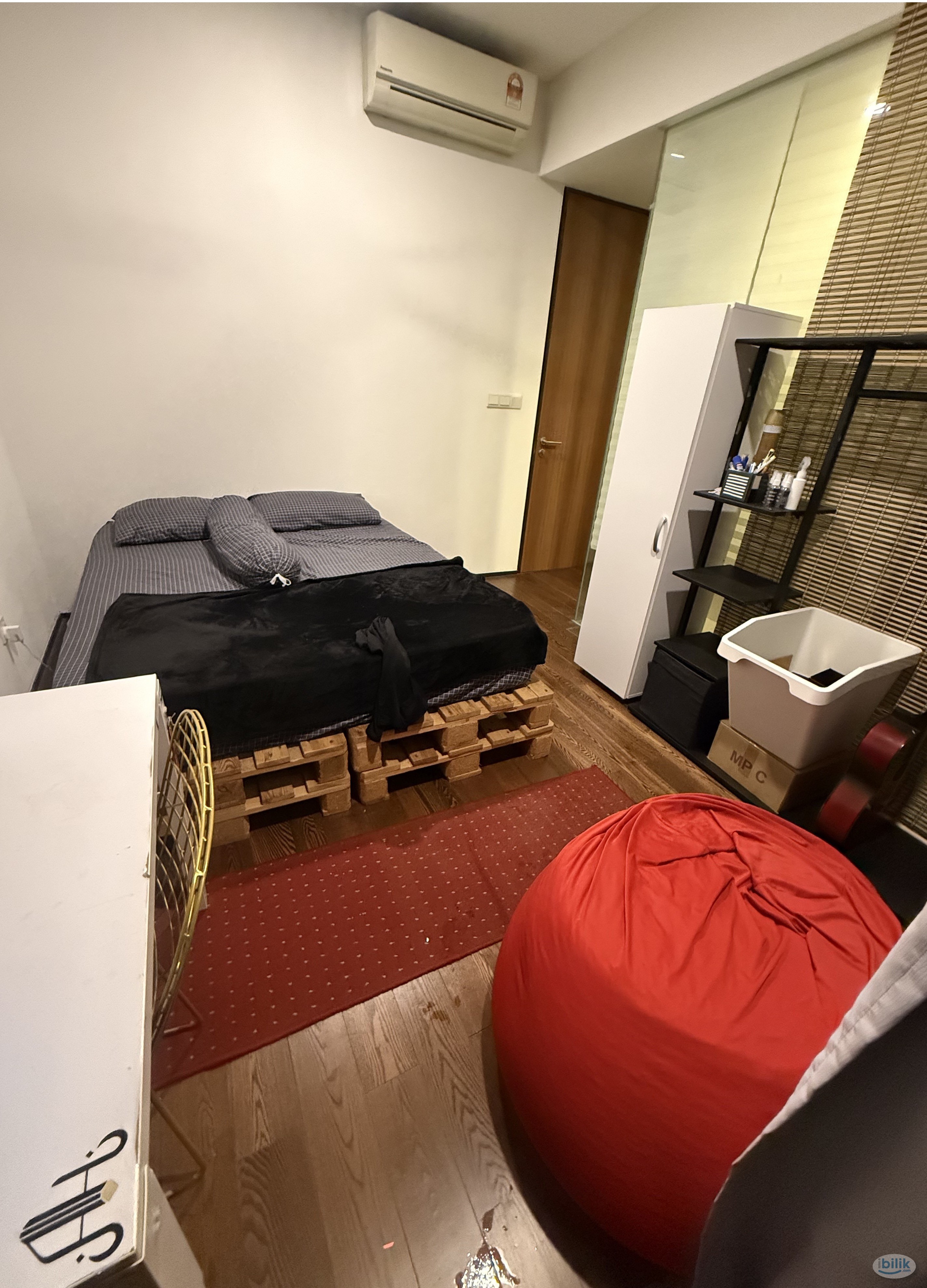 Middle room for rent - Image 1