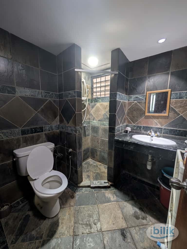 Female & Mix Unit Available Middle Room at Bistari Condominium, Putra - Image 4
