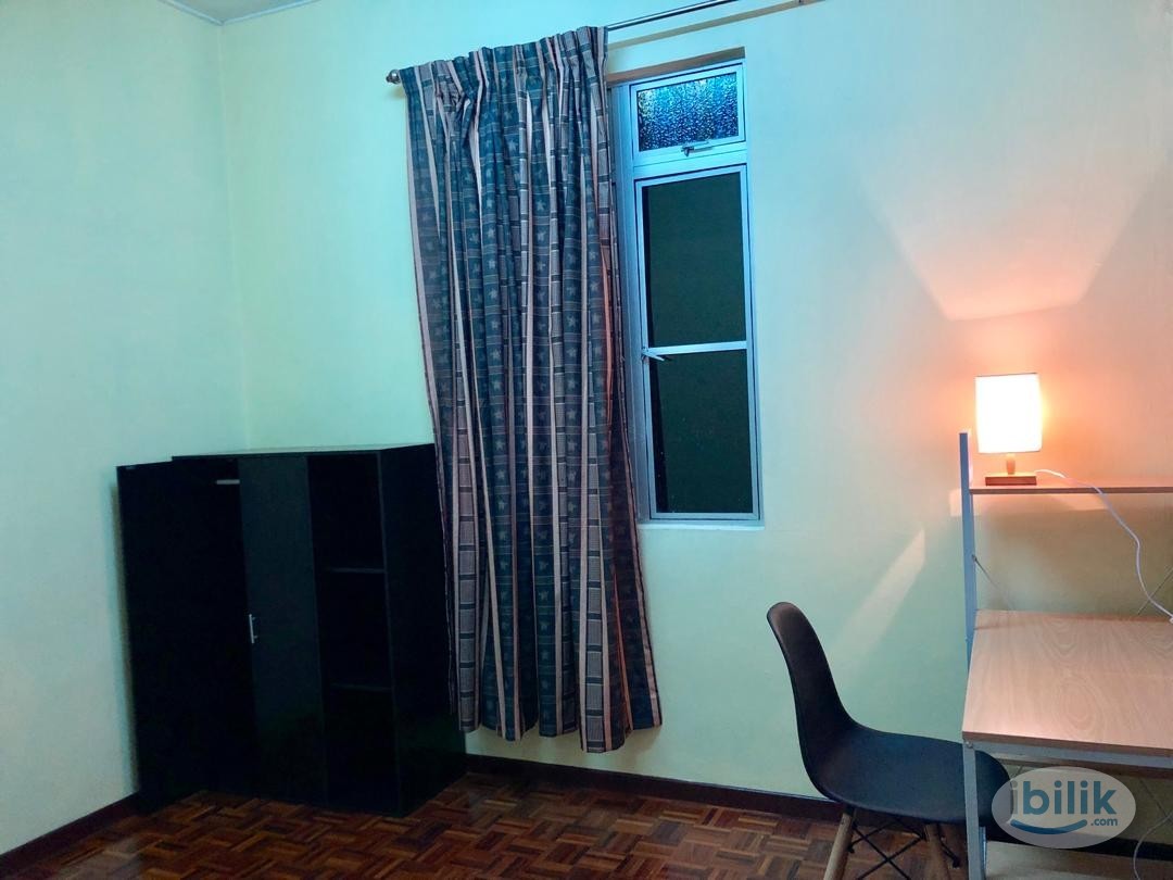 Middle Room at Pusat Bandar Puchong, Puchong - Image 2