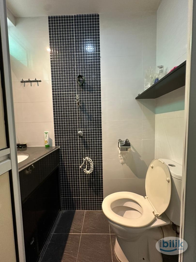 Master Room at Sri Saujana Apartment, Georgetown - Image 2