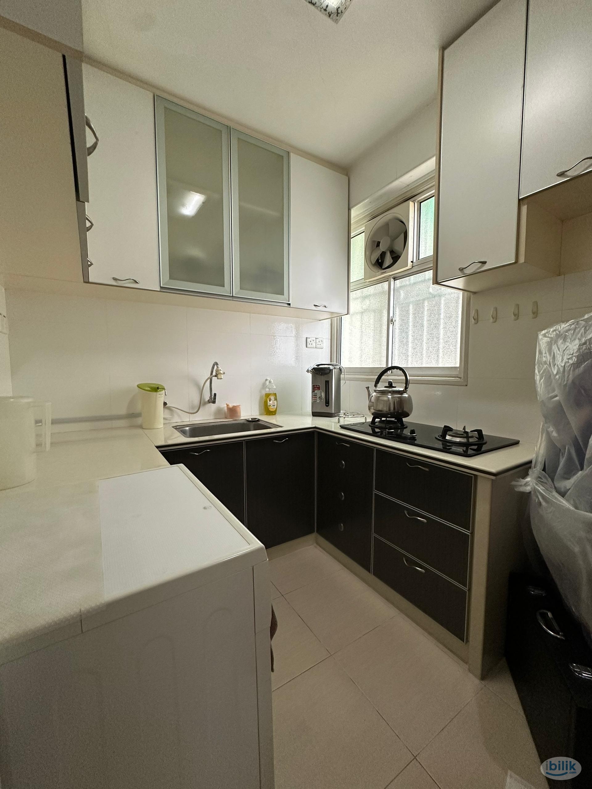 Master Room at Sri Saujana Apartment, Georgetown - Image 4