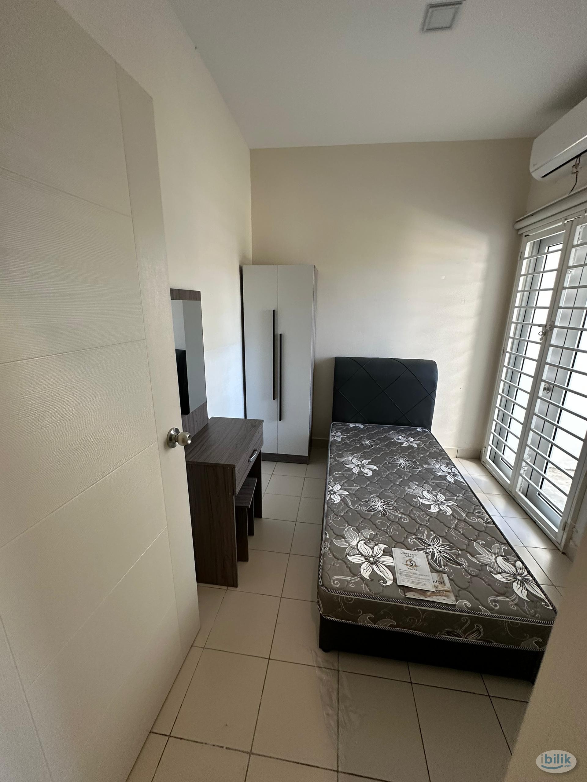 Middle Room at Miri, Sarawak - Image 1