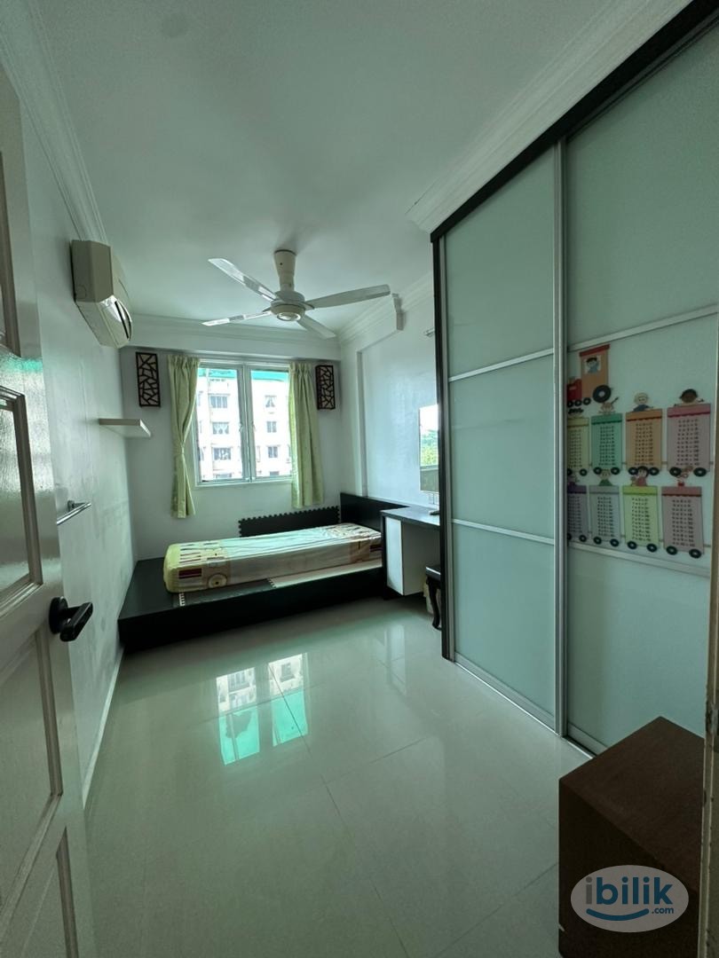 Master Room at Sri Saujana Apartment, Georgetown - Image 1