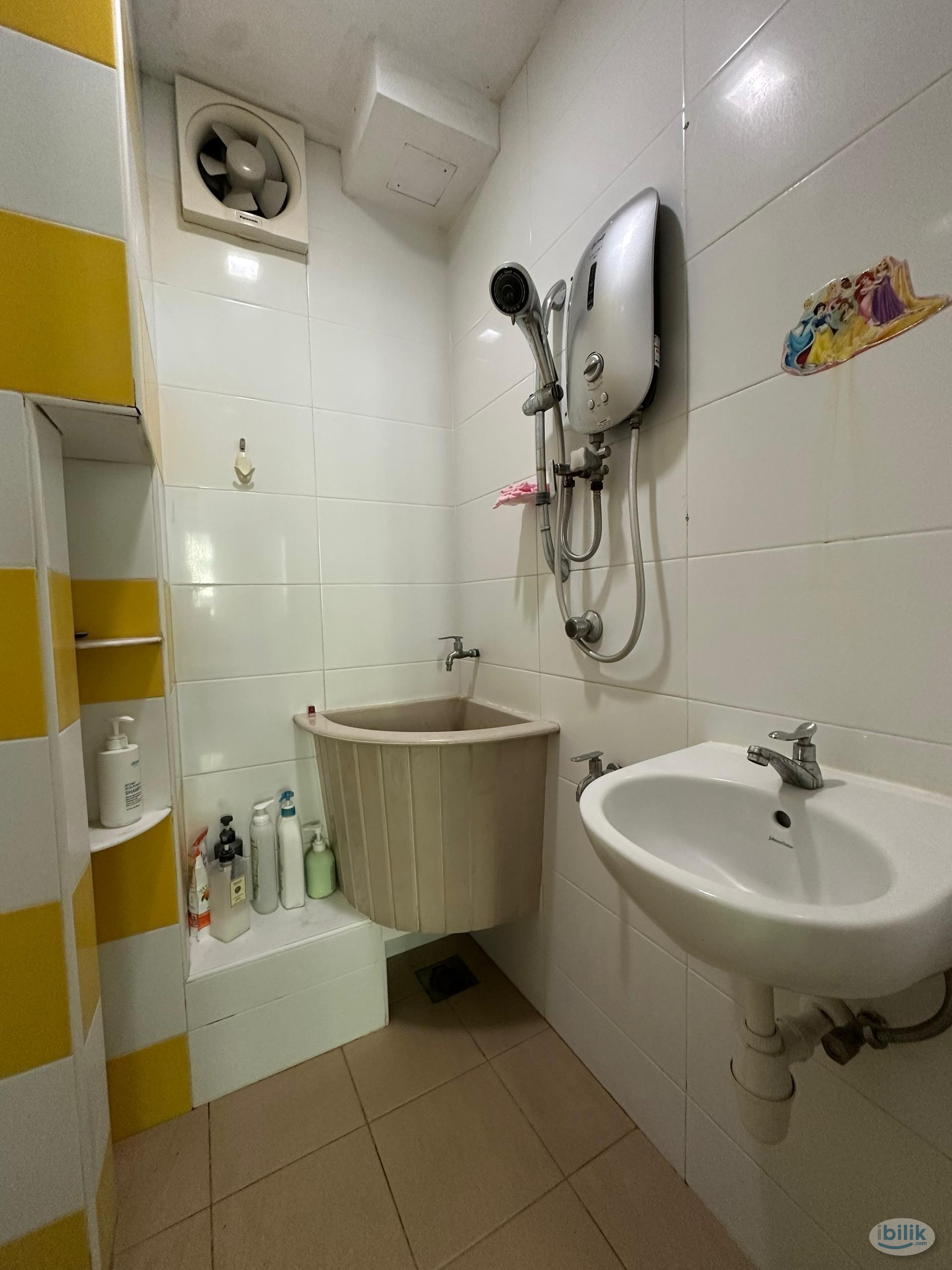 Master Room at Sri Saujana Apartment, Georgetown - Image 3