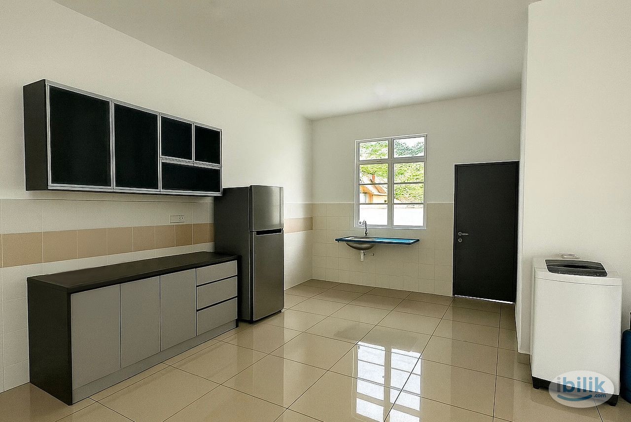 Middle Room at Melaka, Malaysia - Image 1