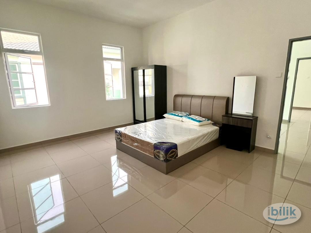 Middle Room at Melaka, Malaysia - Image 3