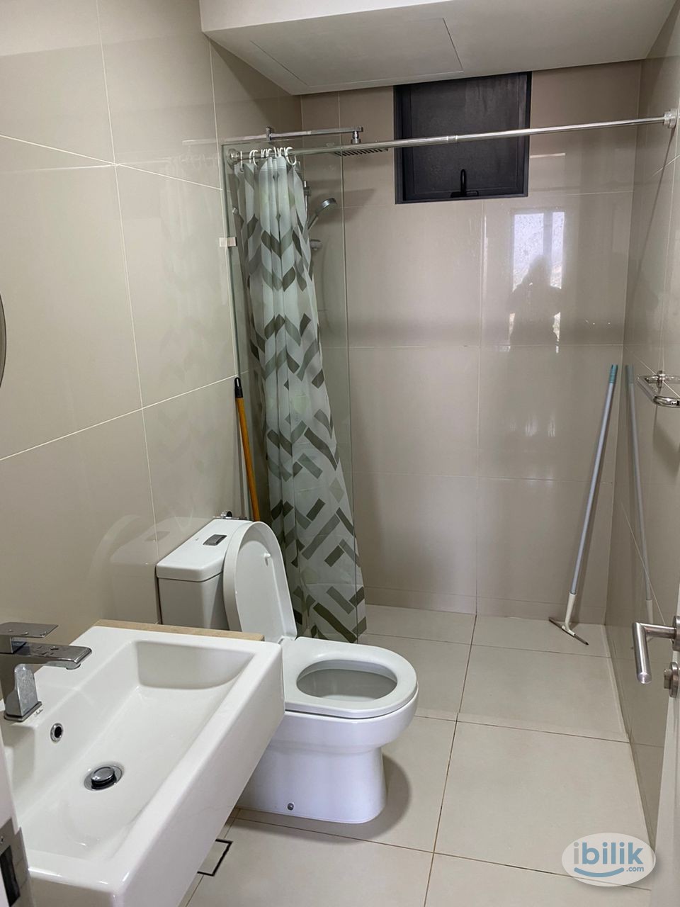 Middle Room at United Point Residence, Kepong - Image 1