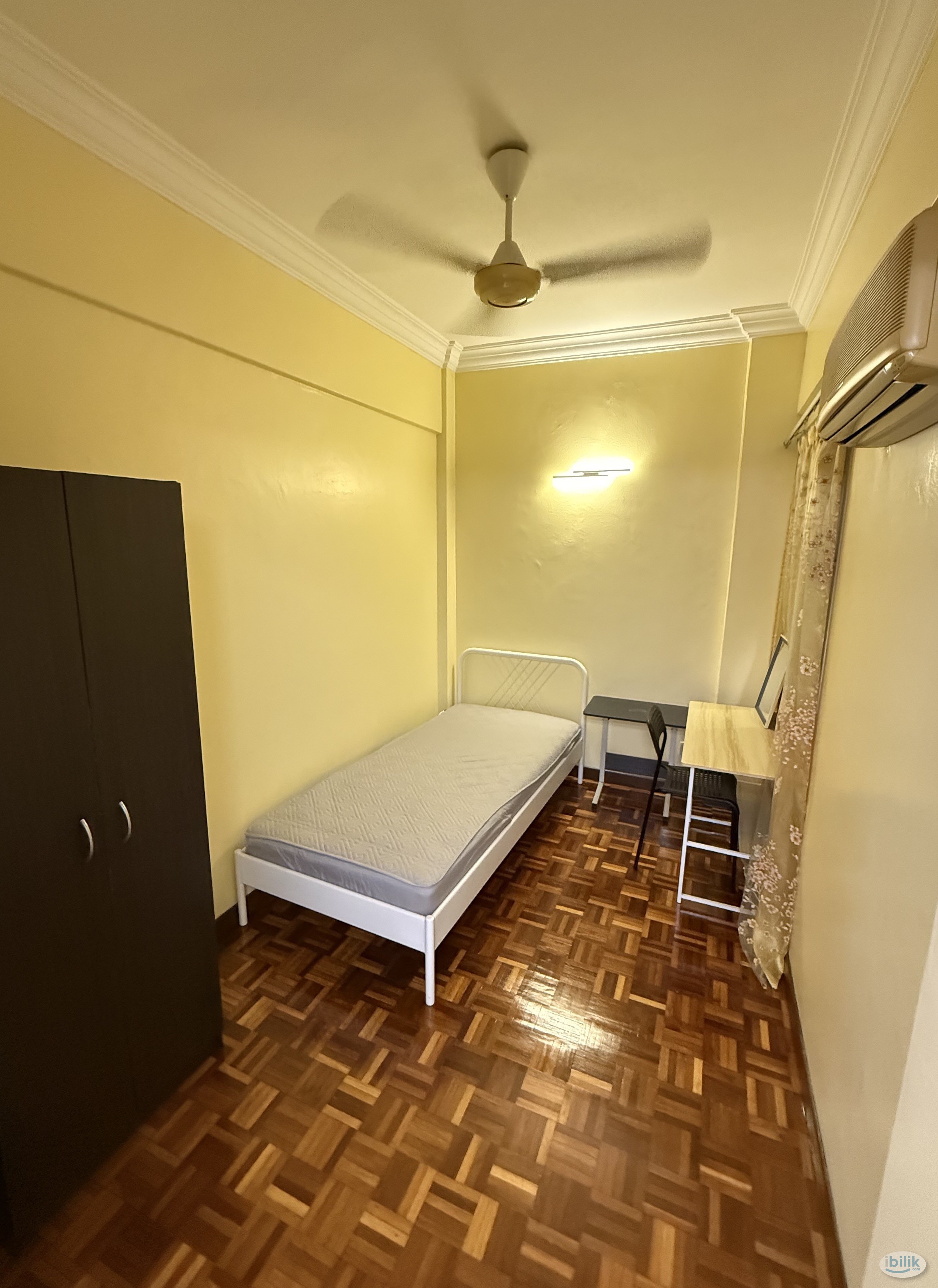 Middle Room at Casa Damansara 1, Petaling Jaya - Image 1