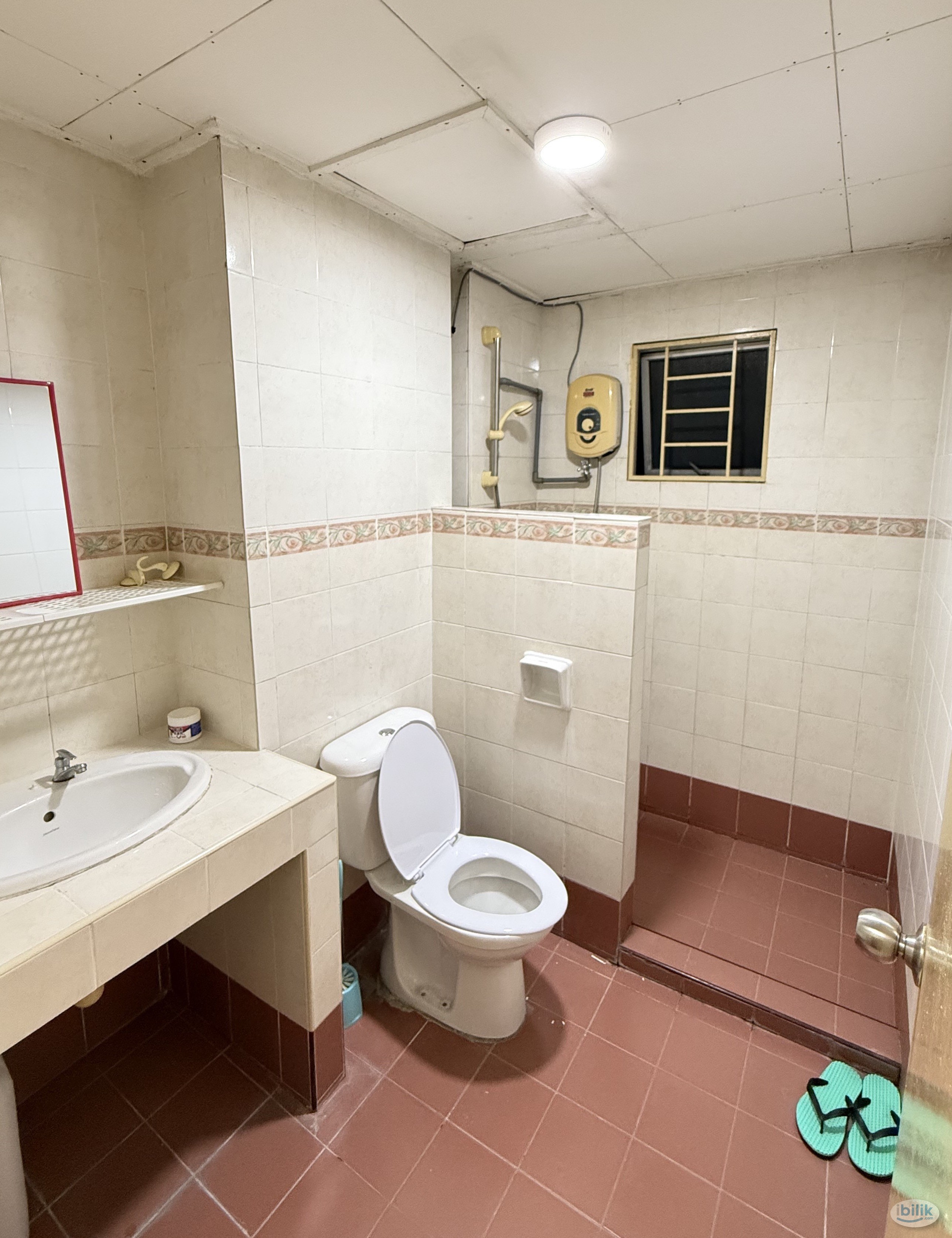 Middle Room at Casa Damansara 1, Petaling Jaya - Image 4