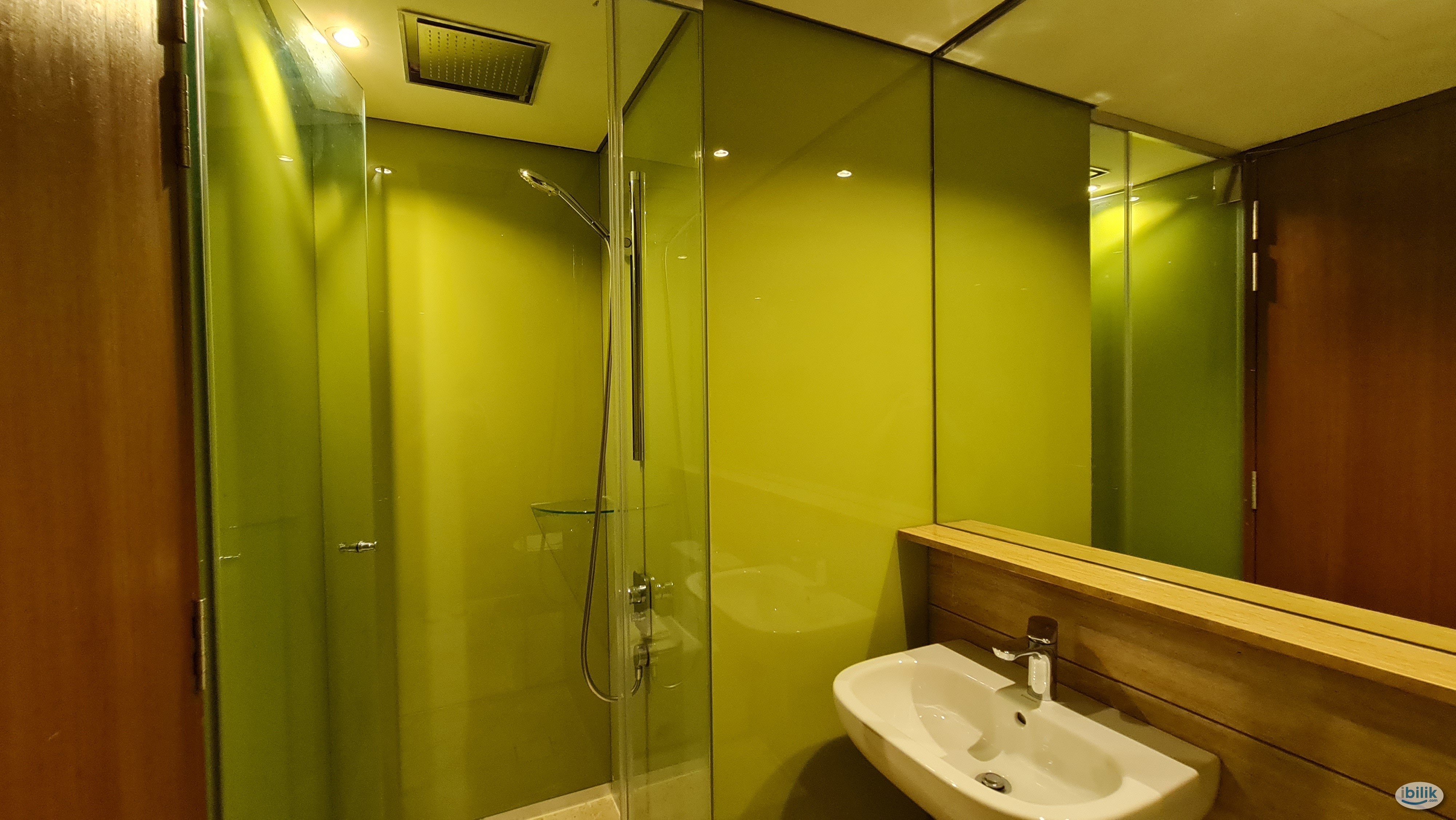 [3 Mins Walking to KLCC] Master Room attached Bathroom at Sky Suites - Image 3