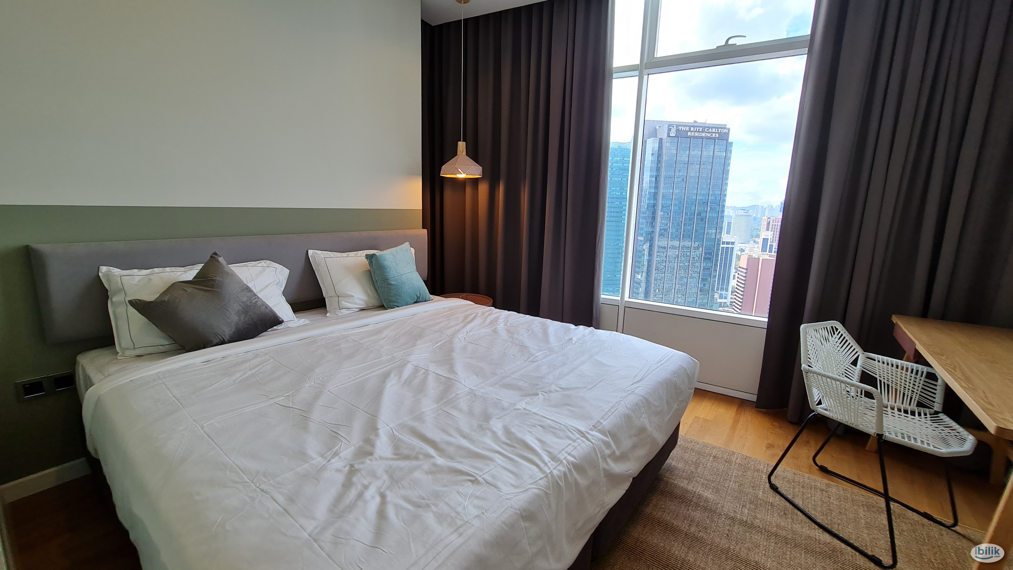 [3 Mins Walking to KLCC] Master Room attached Bathroom at Sky Suites - Image 1