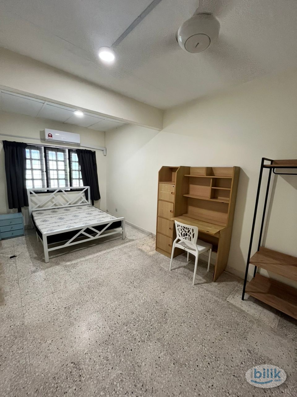 🚩SS14 SUBANG JAYA COUPLE SPACIOUS MIDDLE ROOM FOR RENT😍😍Walking Distance To SS18 LRT STATION🚂🚂🚂 - Image 1