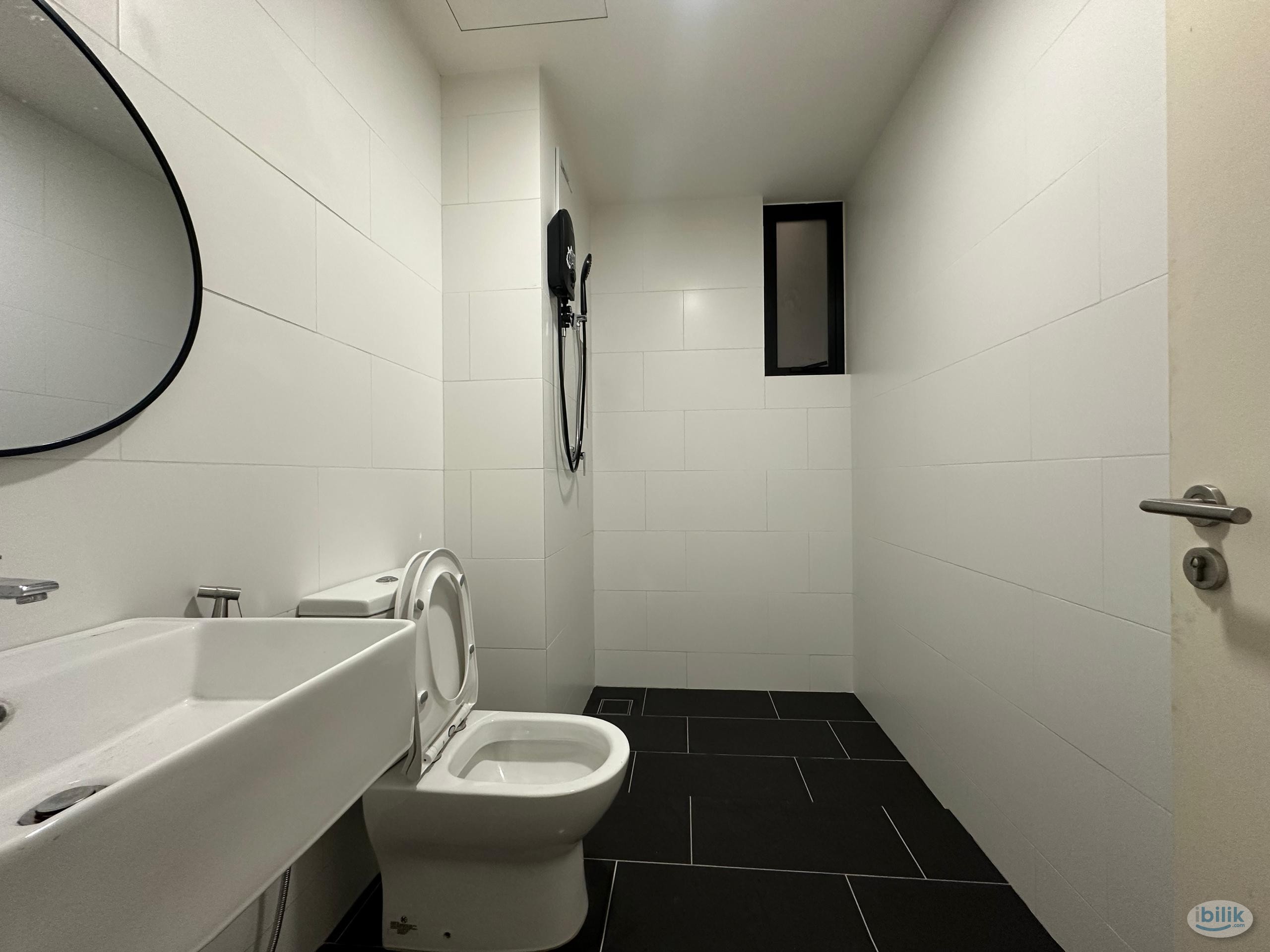 Middle Room at SQWhere, Sungai Buloh - Image 3