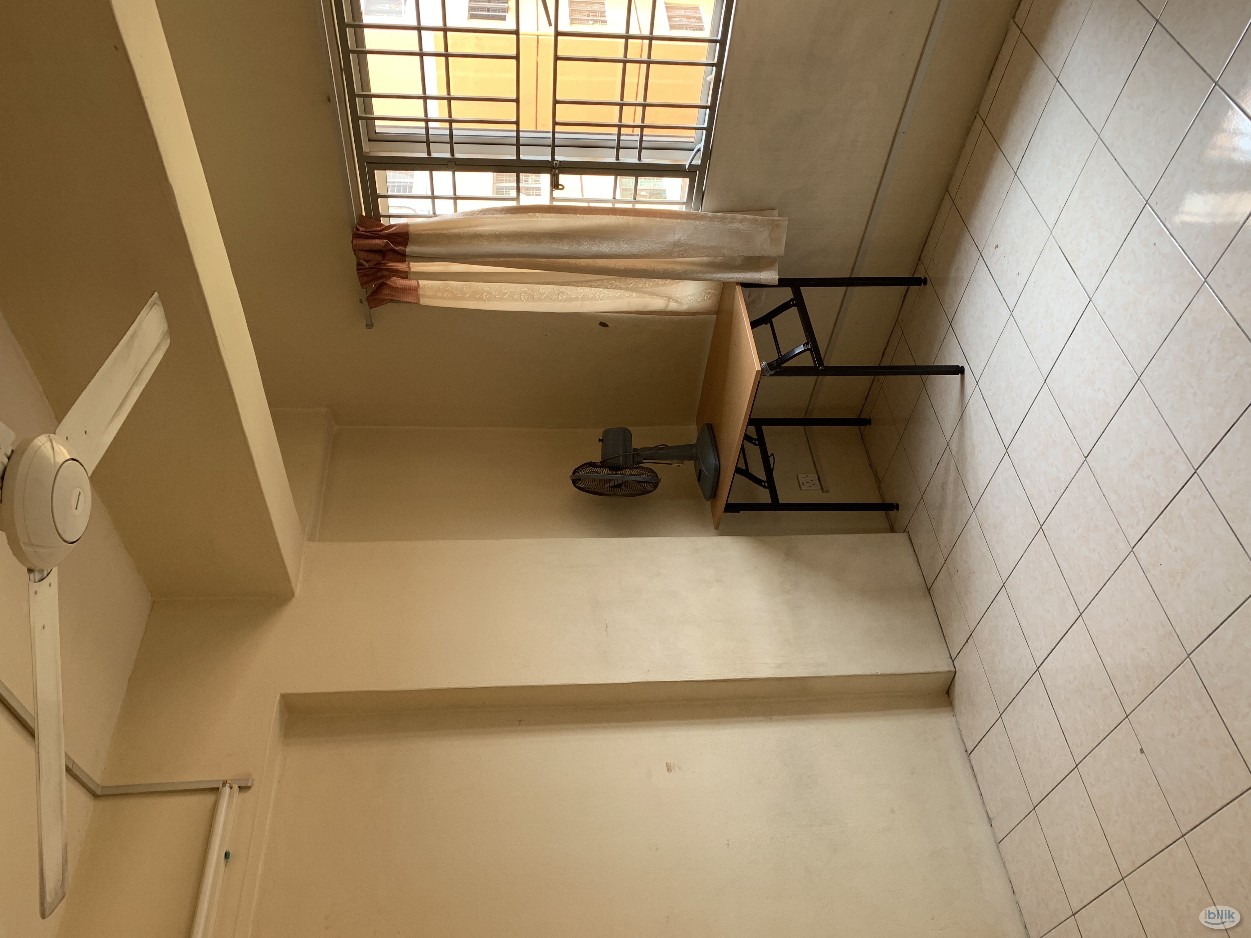 Single Room at Kantan Court, Seri Kembangan - Image 1