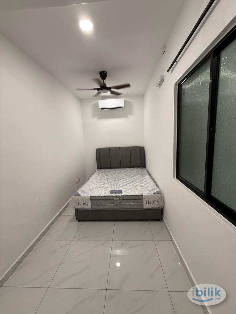 Single Room at Taman Johor Jaya, Johor Bahru - Image 1