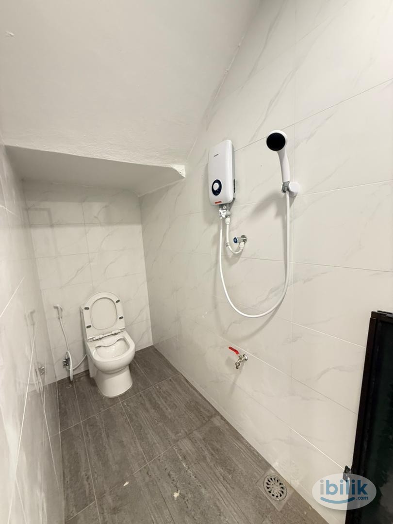Single Room at Taman Johor Jaya, Johor Bahru - Image 3