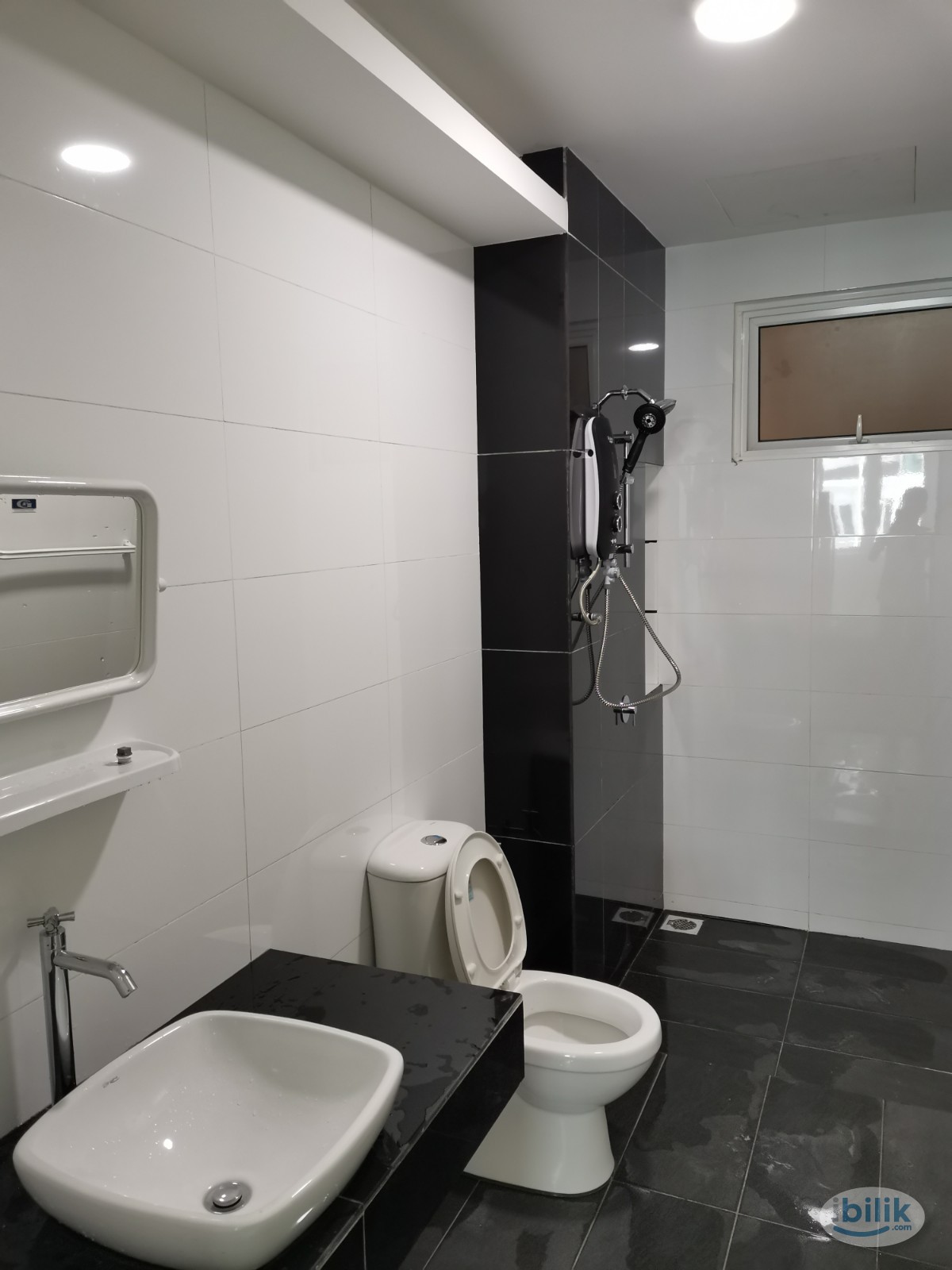 The Clover Aircond Middle Room Included Utilities RM590 - Image 5