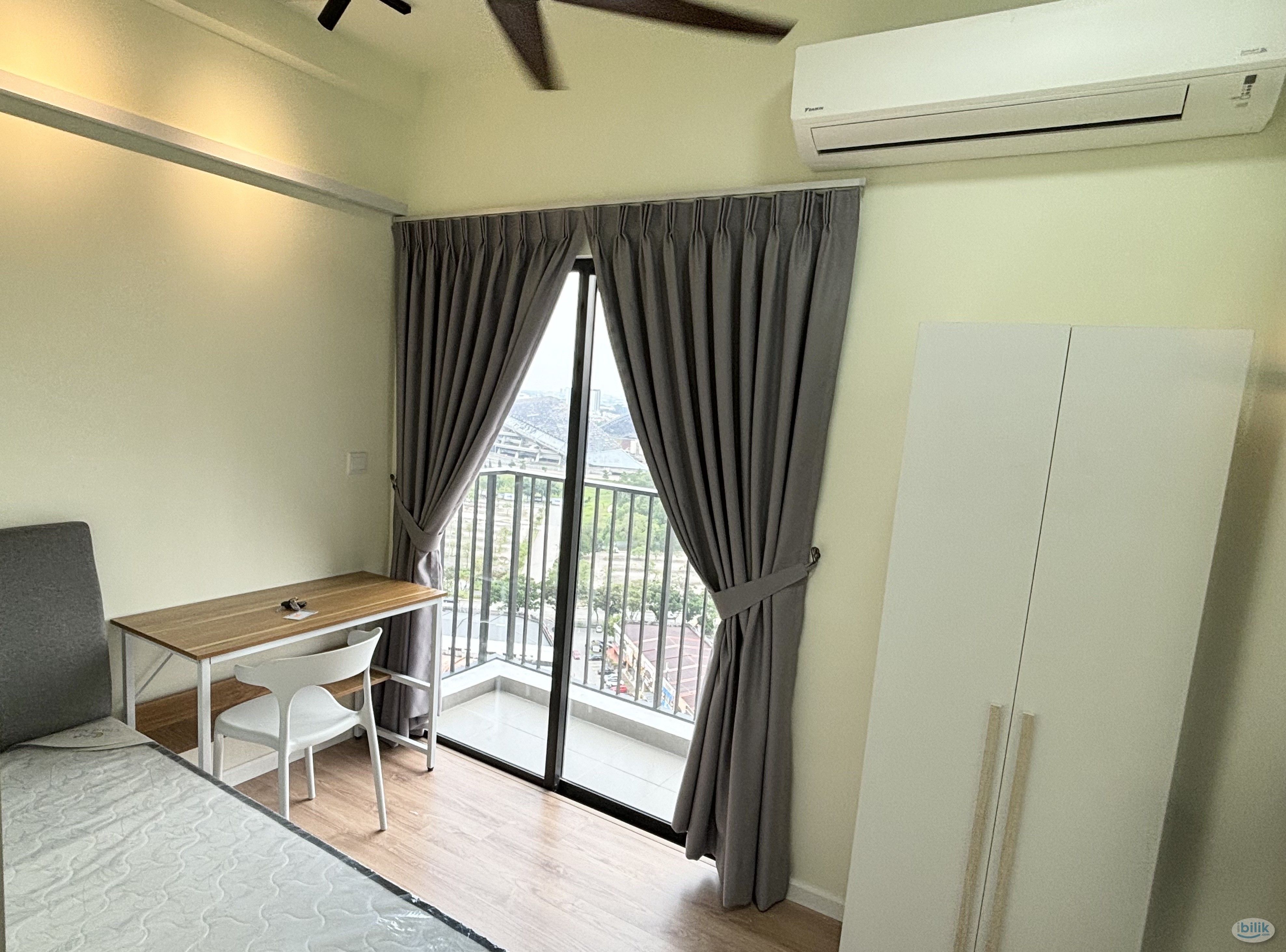 ‼️Premium ⭐️ Single Room Fully Furnished @ NEW Aircond Wardrobe Table Chair Mattress, Seksyen 13 Near MSU - Image 1