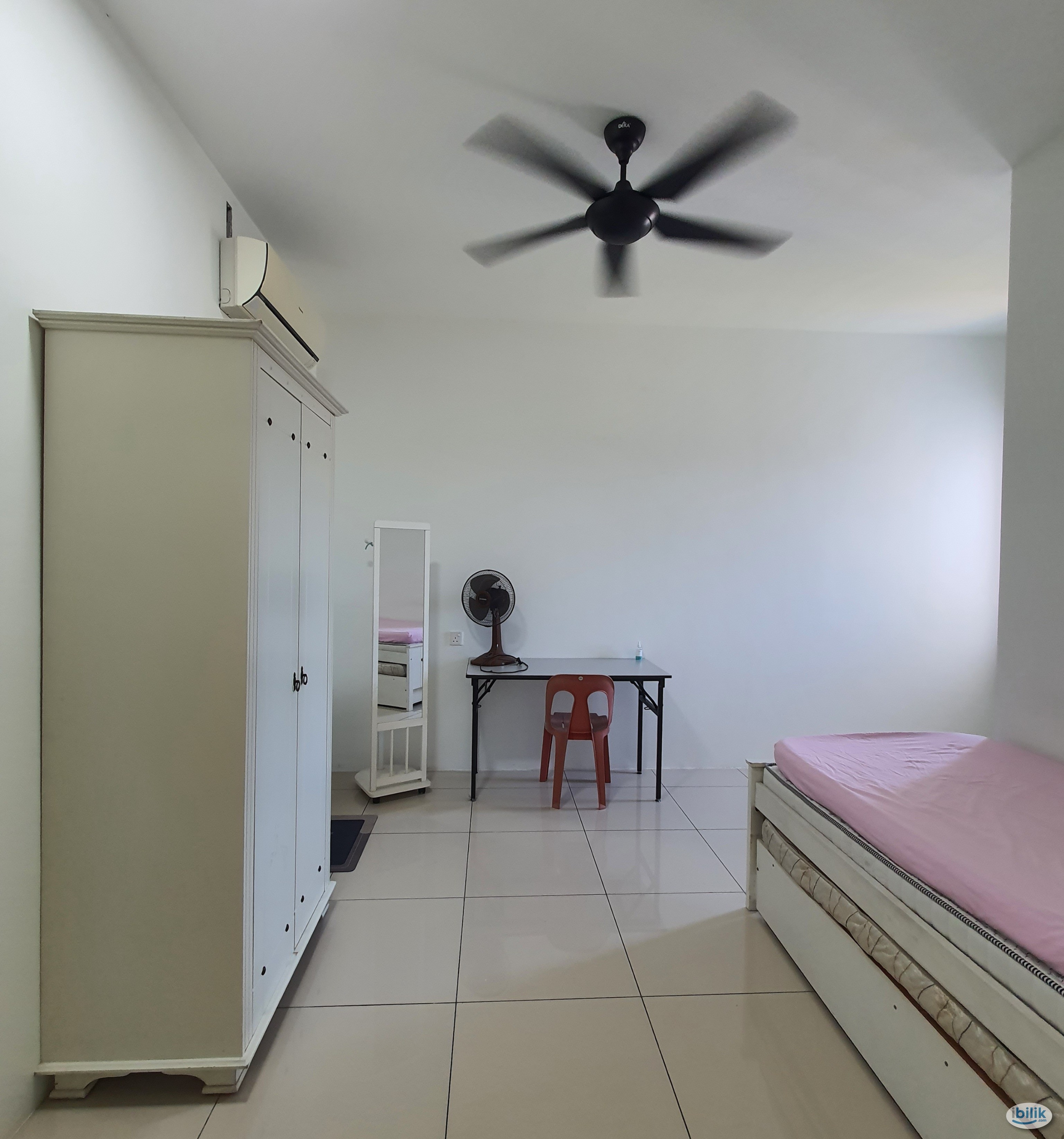 [Direct Owner] The Clovers Middle Room with Private Bathroom for Rent - Image 1