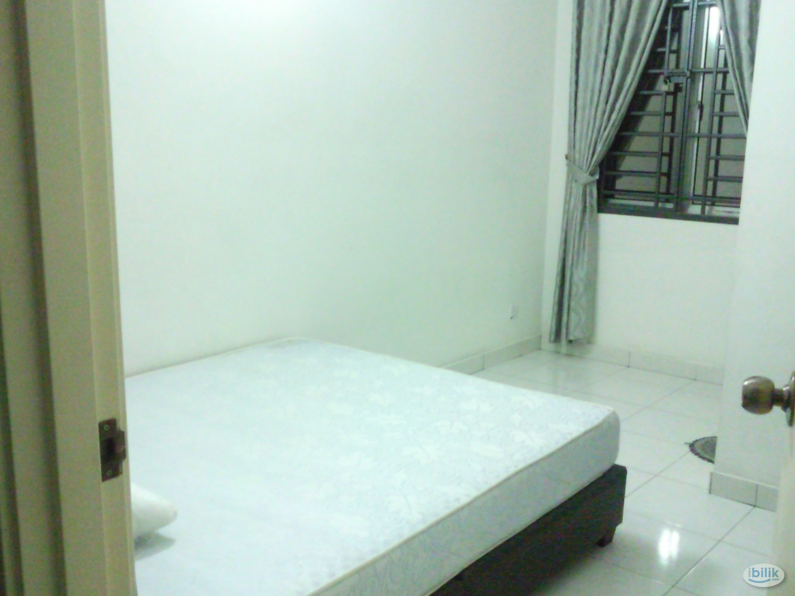 Middle Room at Taman Bukit Indah 2, Johor Bahru - Image 1