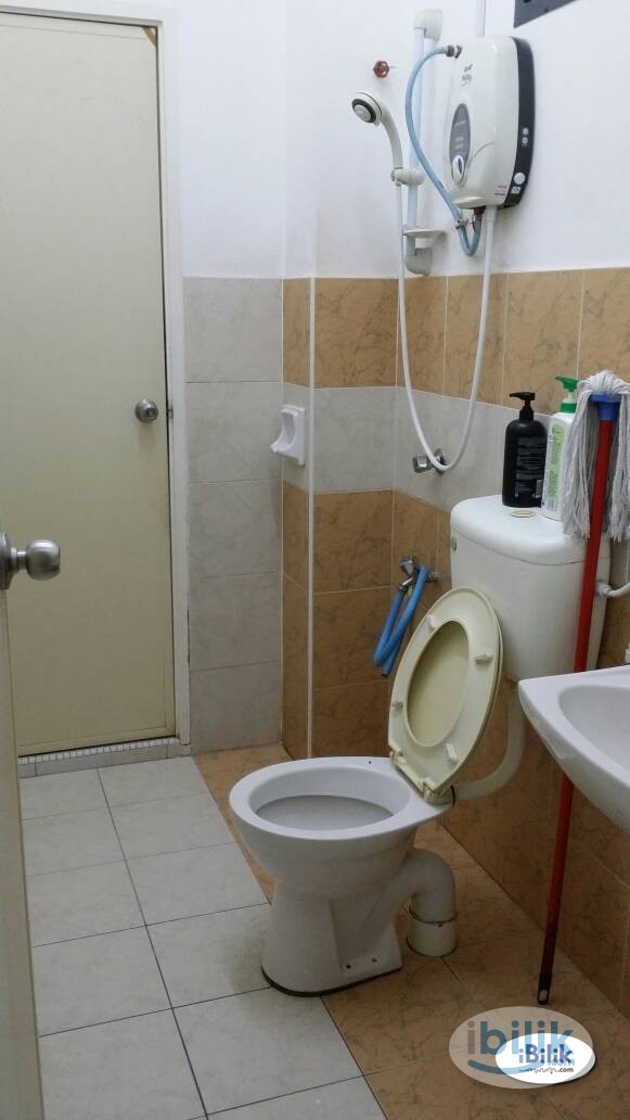 Middle Room at Taman Bukit Indah 2, Johor Bahru - Image 2