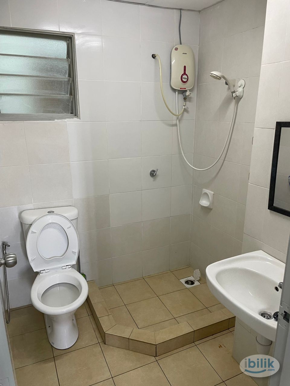 Female Room For Rent - Image 1