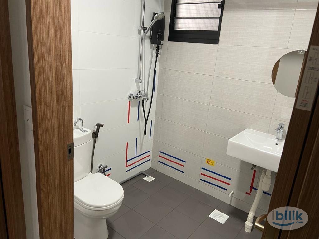Single Room at Taman Pinggiran Putra, Bandar Putra Permai - Image 2