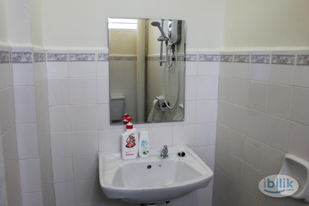 Single Room at Taman Serdang Jaya, Seri Kembangan - Image 3