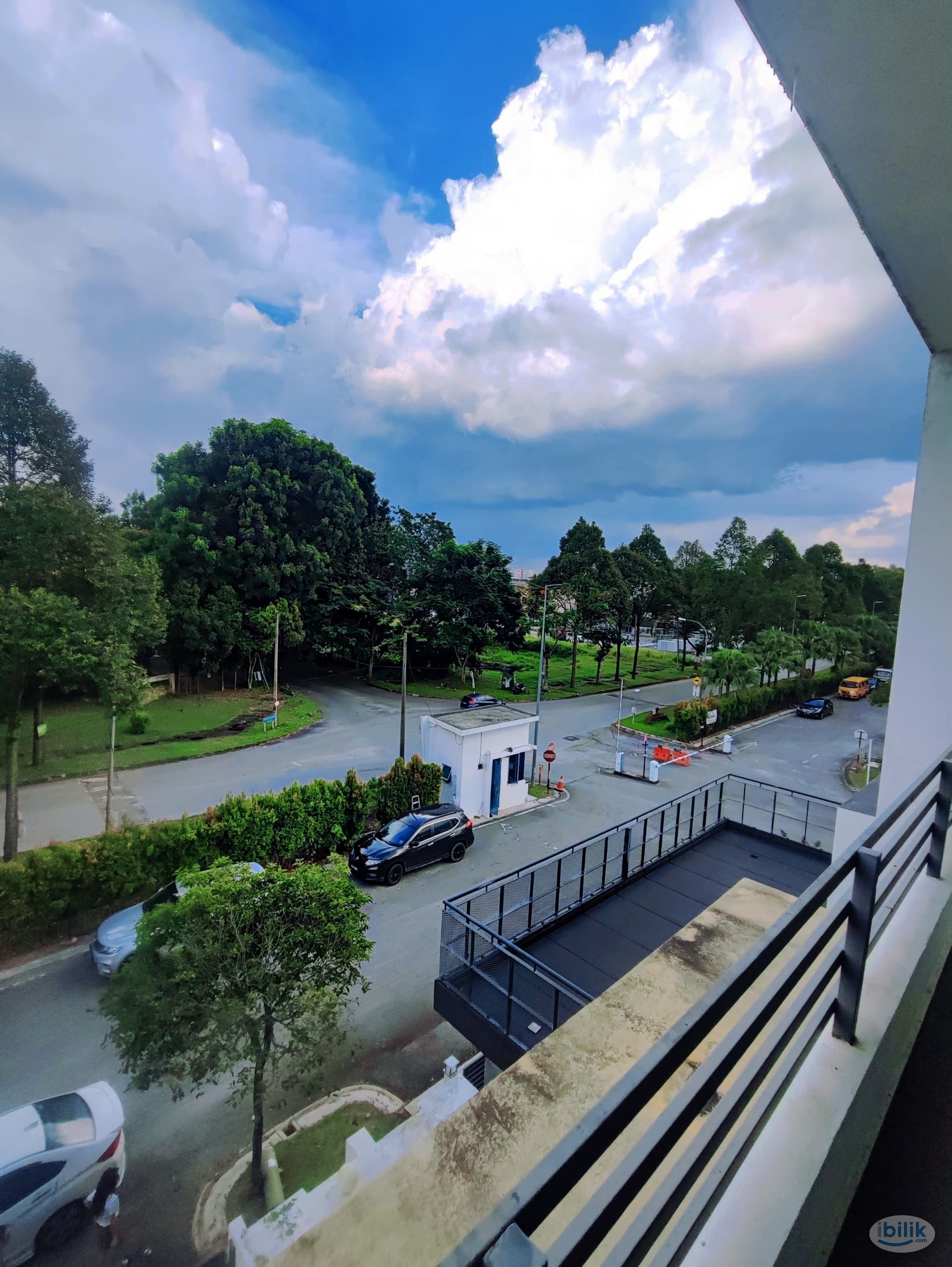 3 3TOREYS LUXURY /  HGH SECURITY/ PRIVATE BATHROOM / COMFY & ZEN Middle Room at Taman Meranti Jaya, Puchong - Image 3