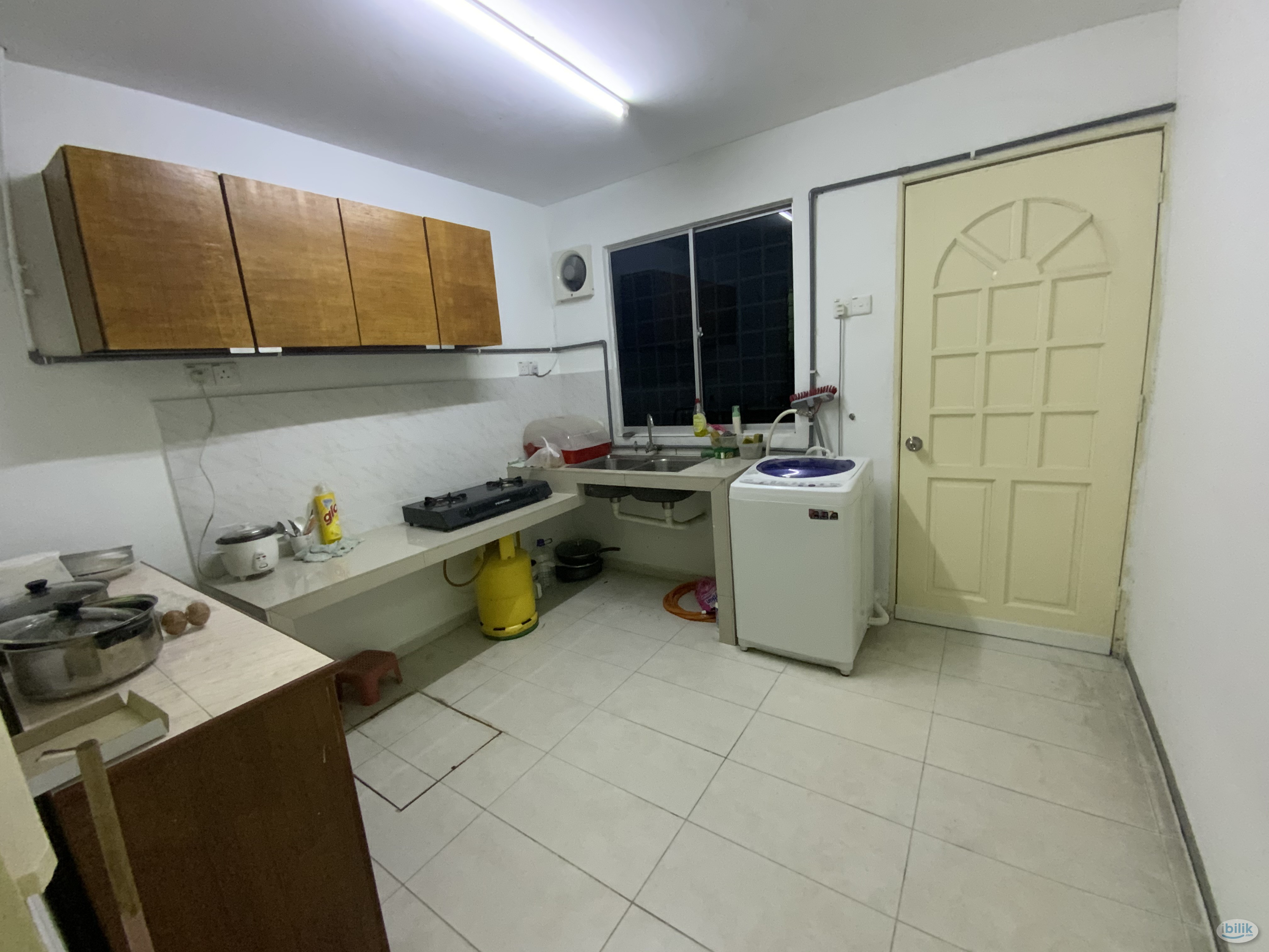 Middle Room at Kelana Jaya, Petaling Jaya - Image 2