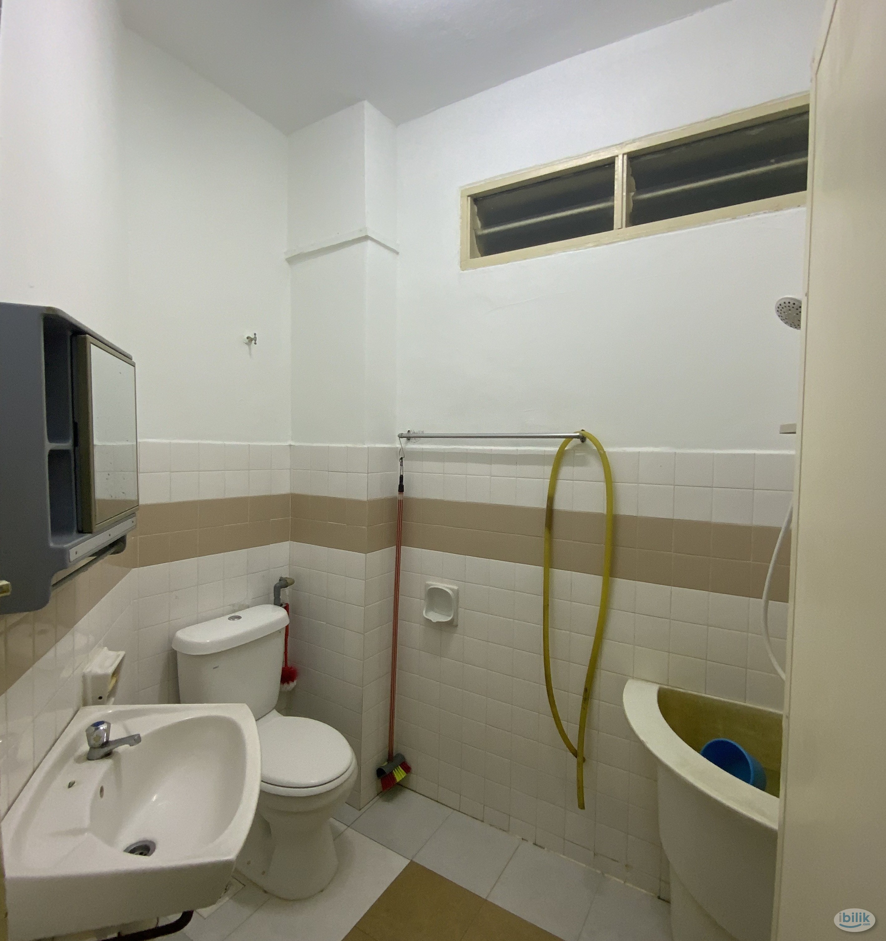 Middle Room at Kelana Jaya, Petaling Jaya - Image 3
