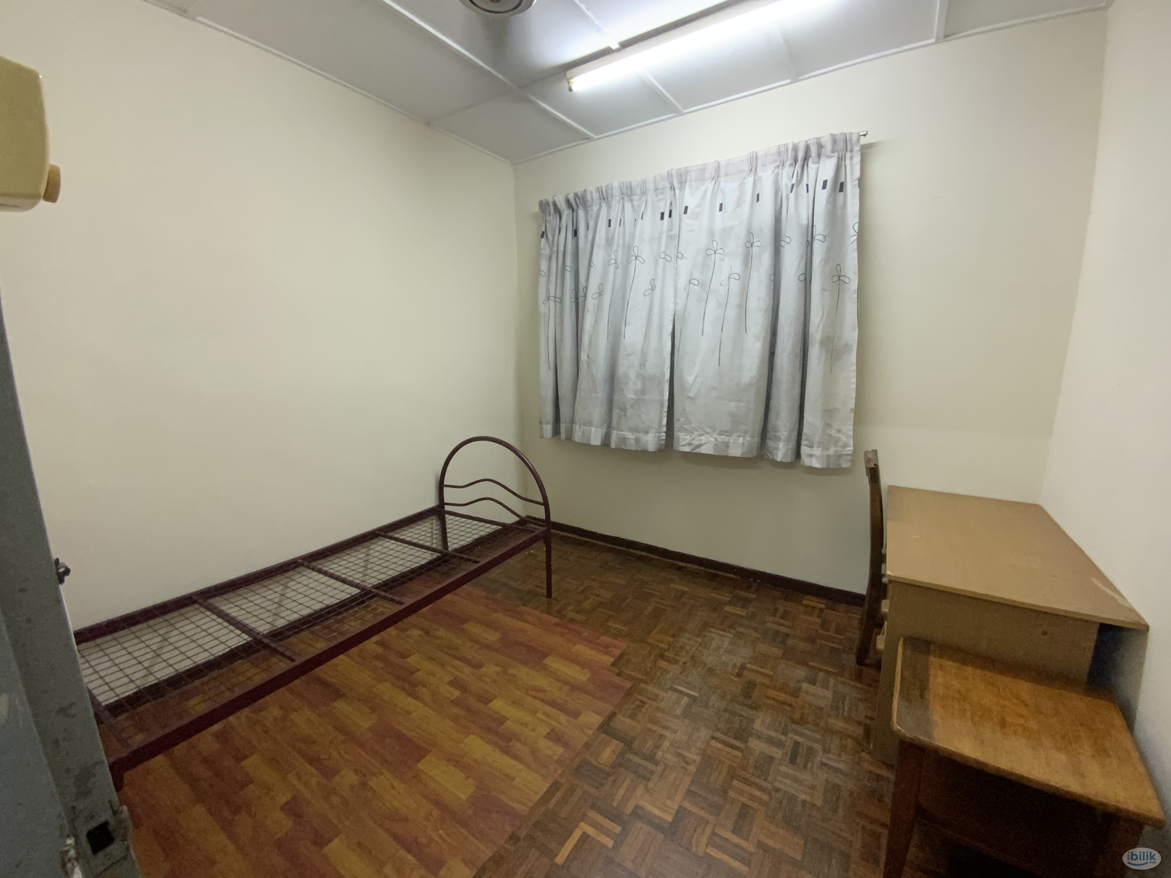 Middle Room at Kelana Jaya, Petaling Jaya - Image 1