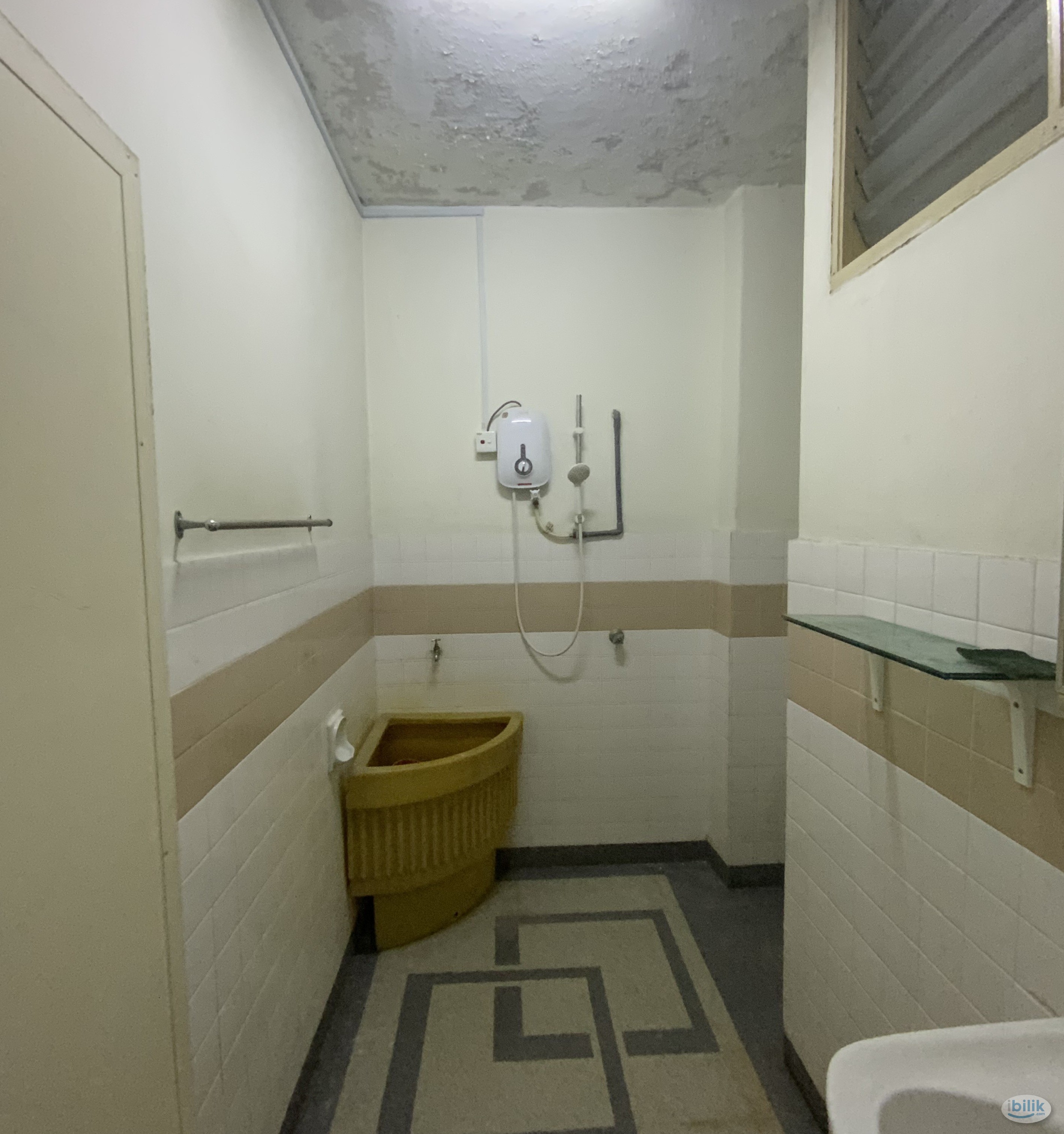 Middle Room at Kelana Jaya, Petaling Jaya - Image 3
