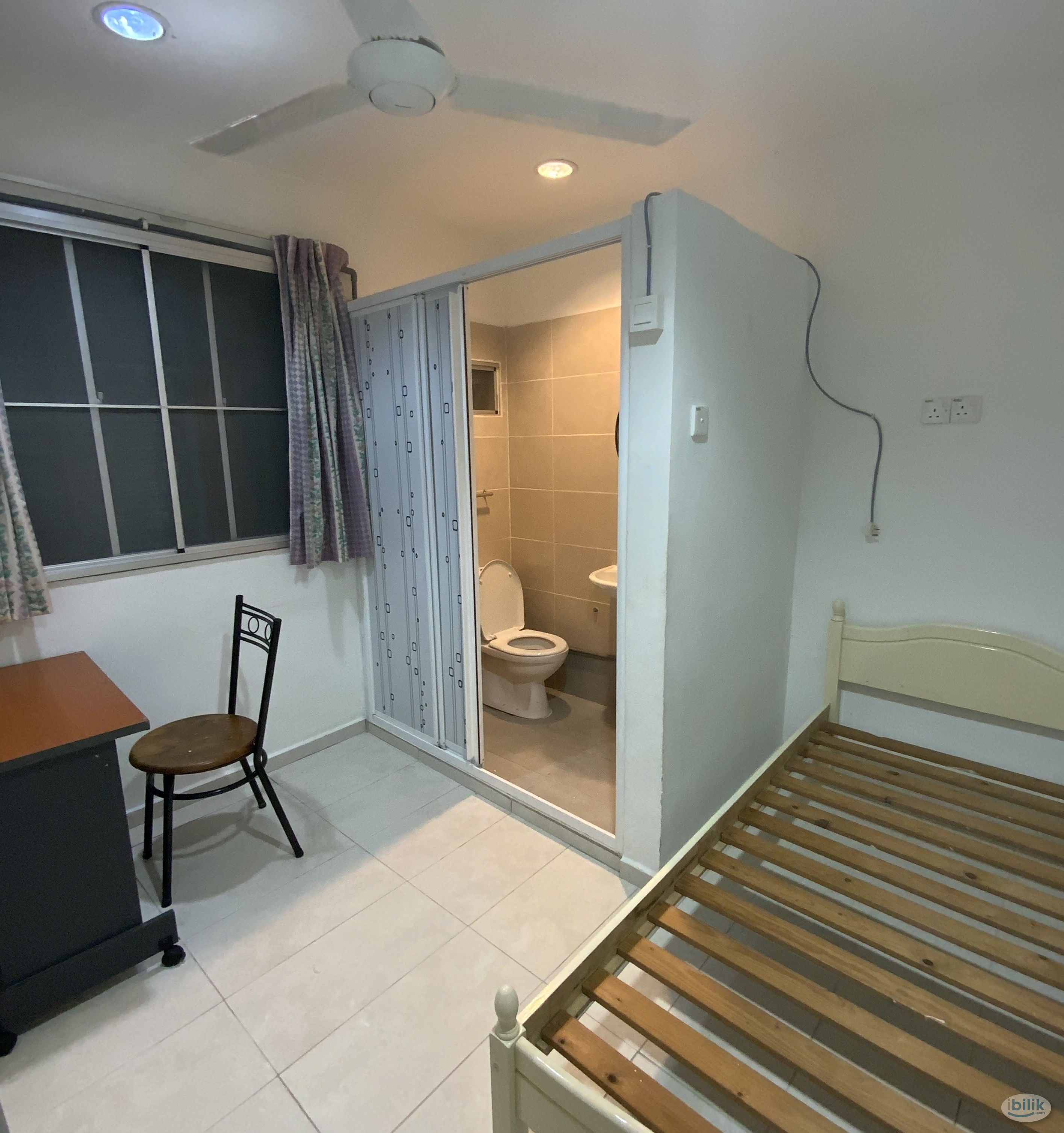 Middle Room at Kelana Jaya, Petaling Jaya - Image 1