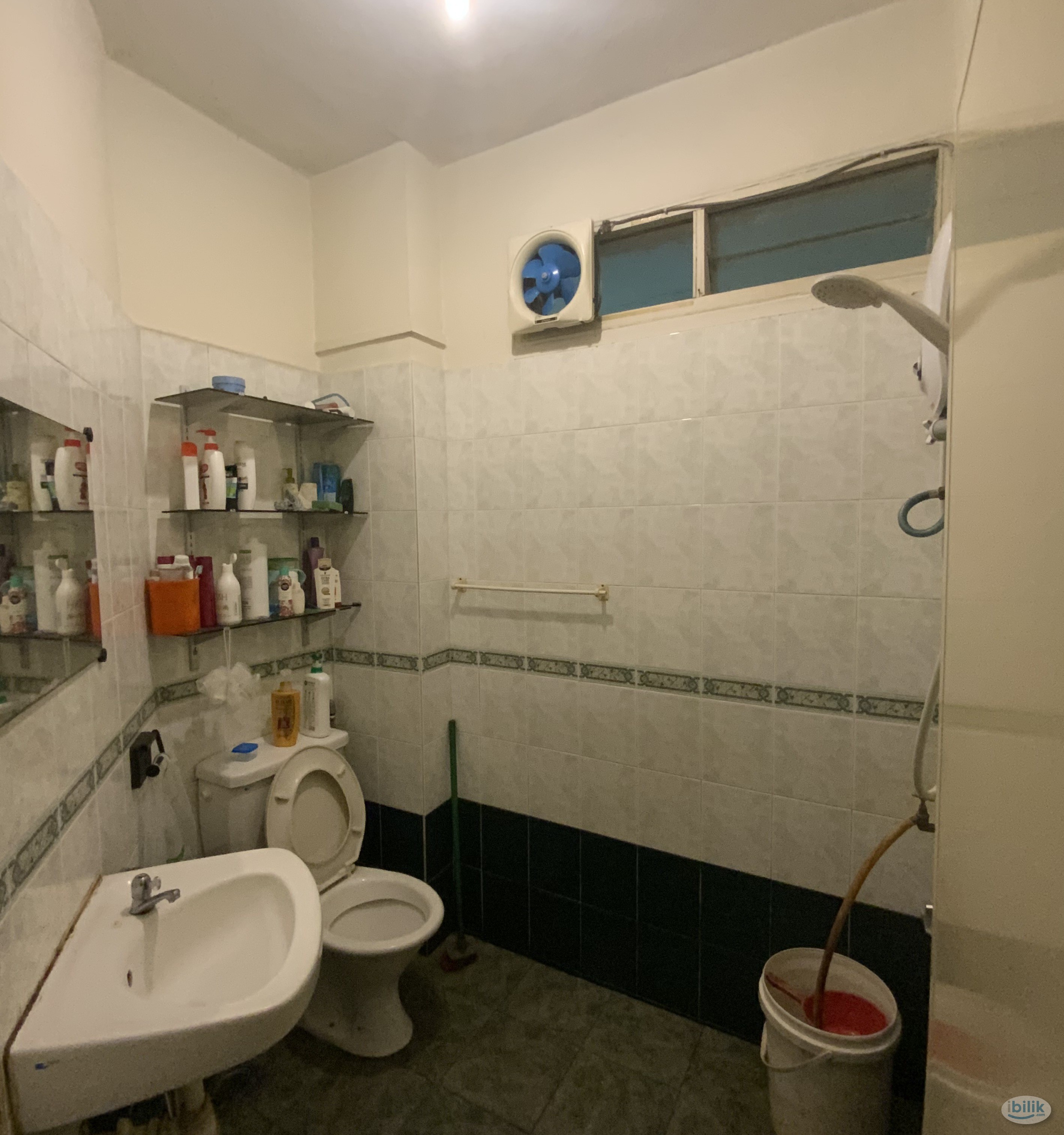 Middle Room at Kelana Jaya, Petaling Jaya - Image 3