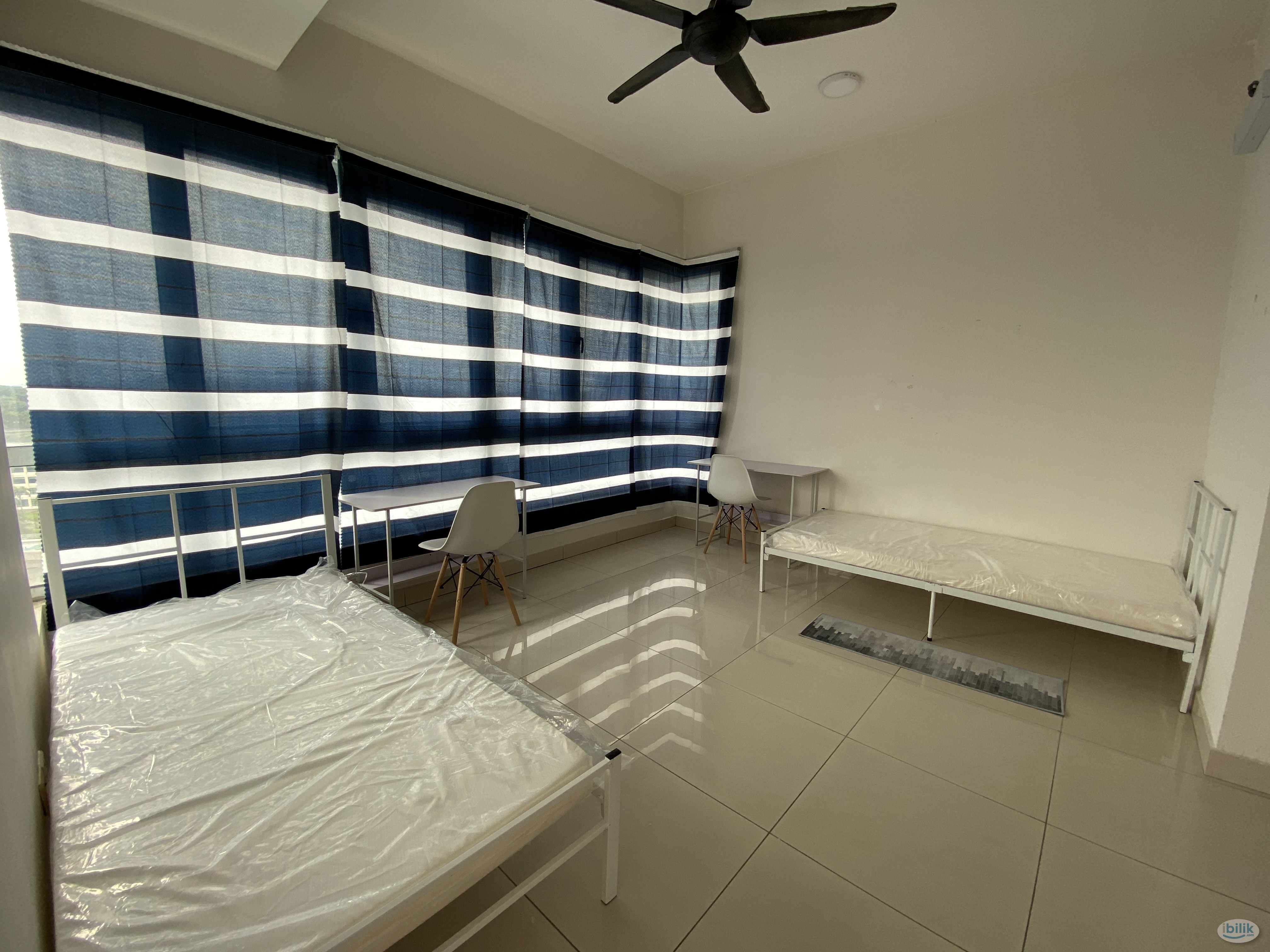 Sharing master bedroom at Zenith Residences, SS7 Kelana Jaya - Image 1
