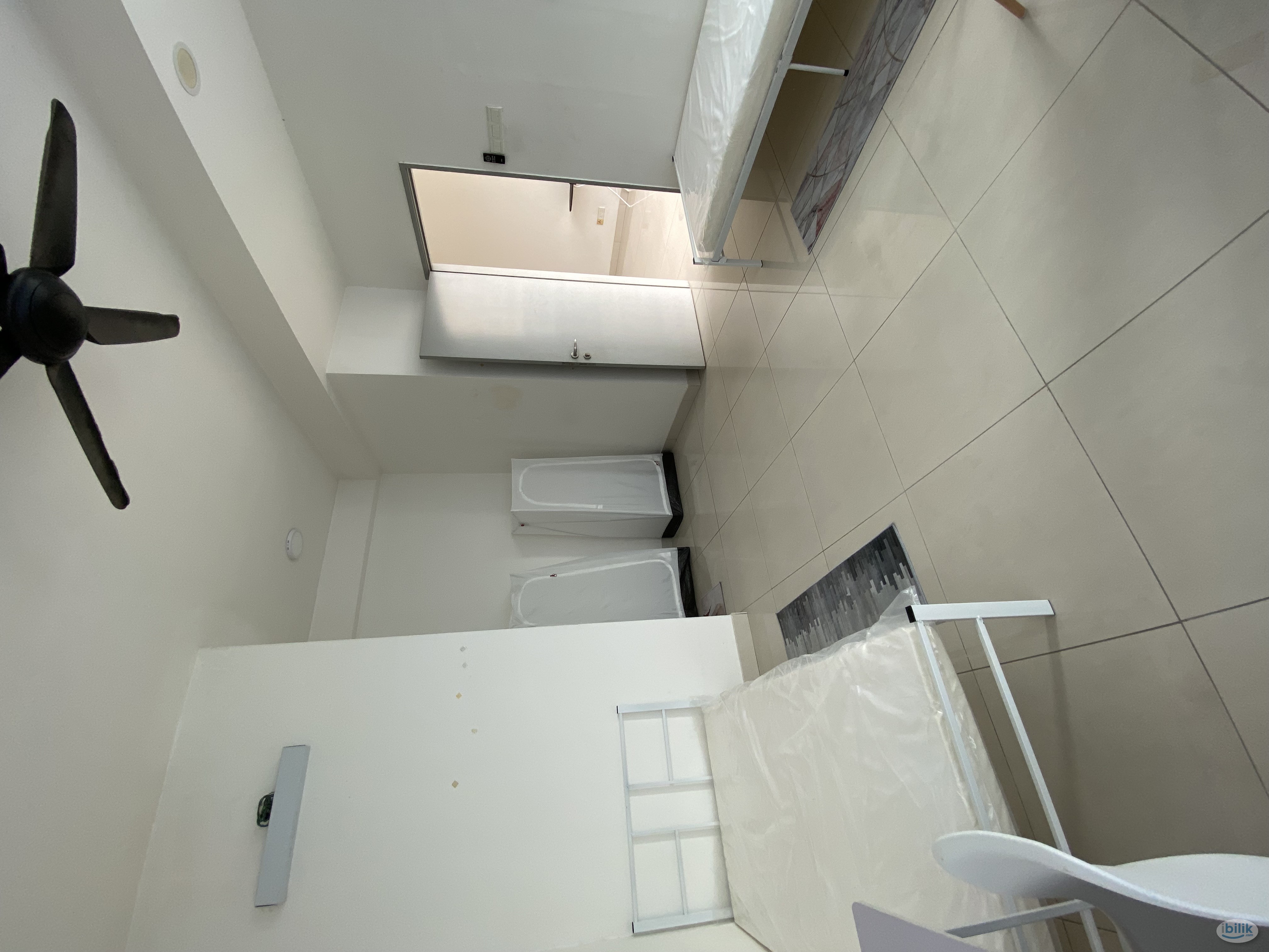 Sharing master bedroom at Zenith Residences, SS7 Kelana Jaya - Image 2