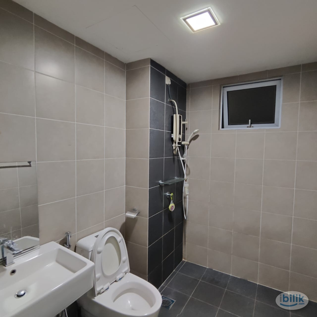 Middle Room at Aurora Residence, Puchong - Image 4