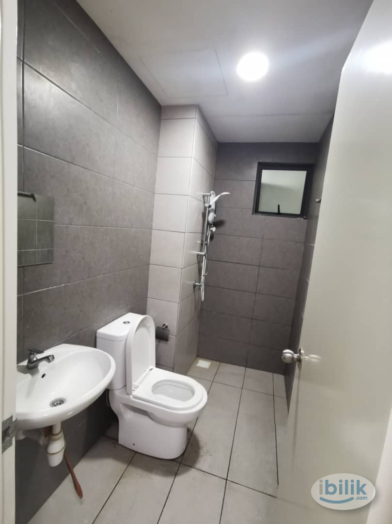 Middle Room at Casa Green, Bukit Jalil, LRT Awan Besar, Pavilion BJ, Puchong, Kinrara - Image 4